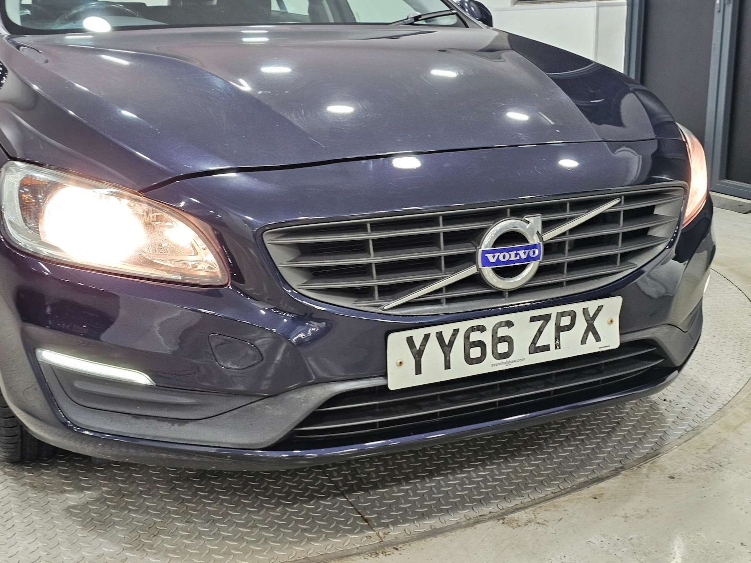 Used Volvo V60 2017 for sale - 76972428: Photo 14