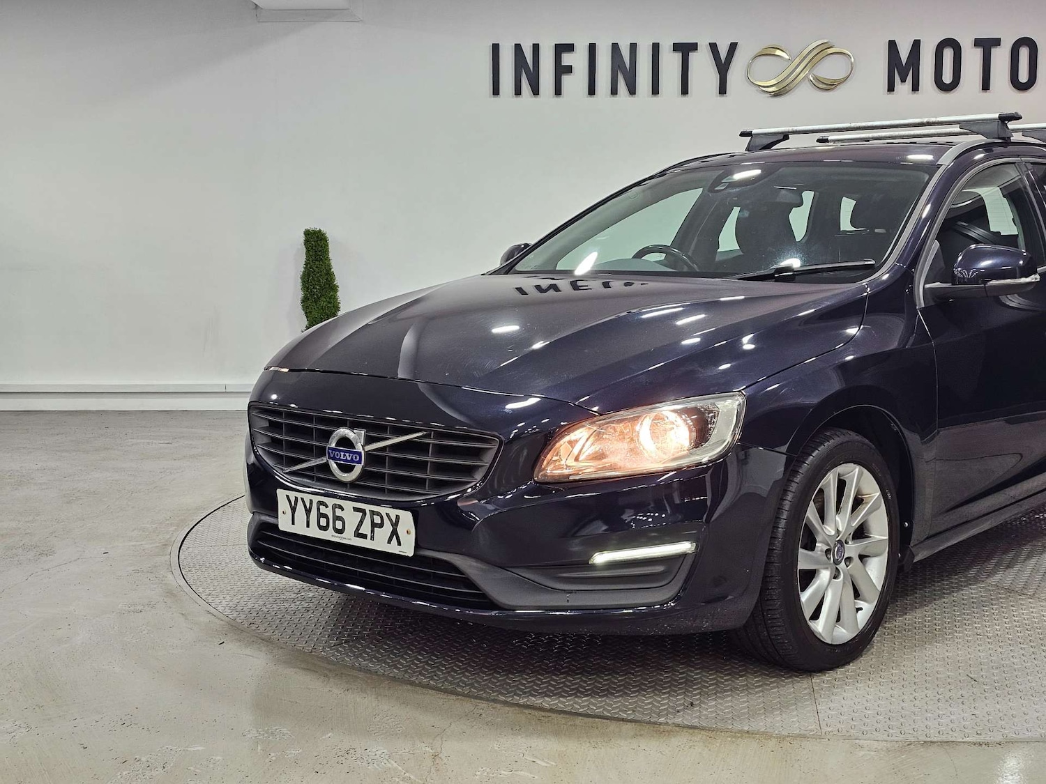 Used Volvo V60 2017 for sale - 76972428: Photo 18