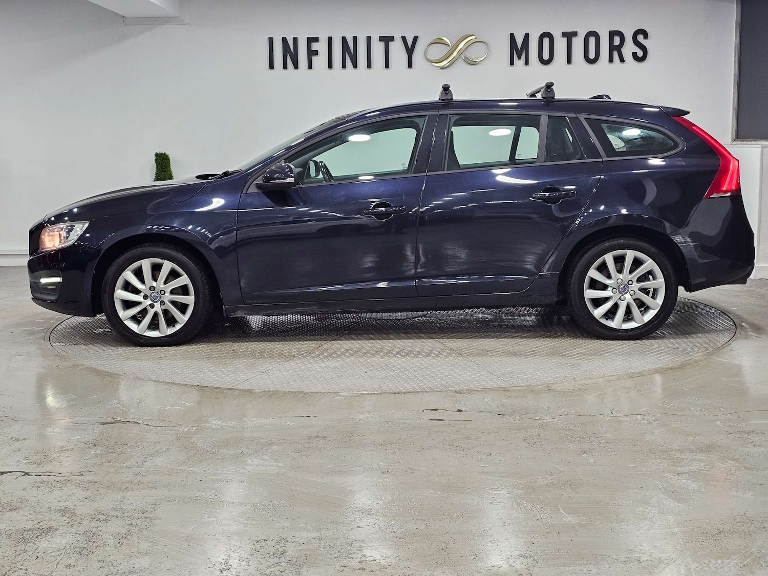 Used Volvo V60 2017 for sale - 76972428: Photo 19