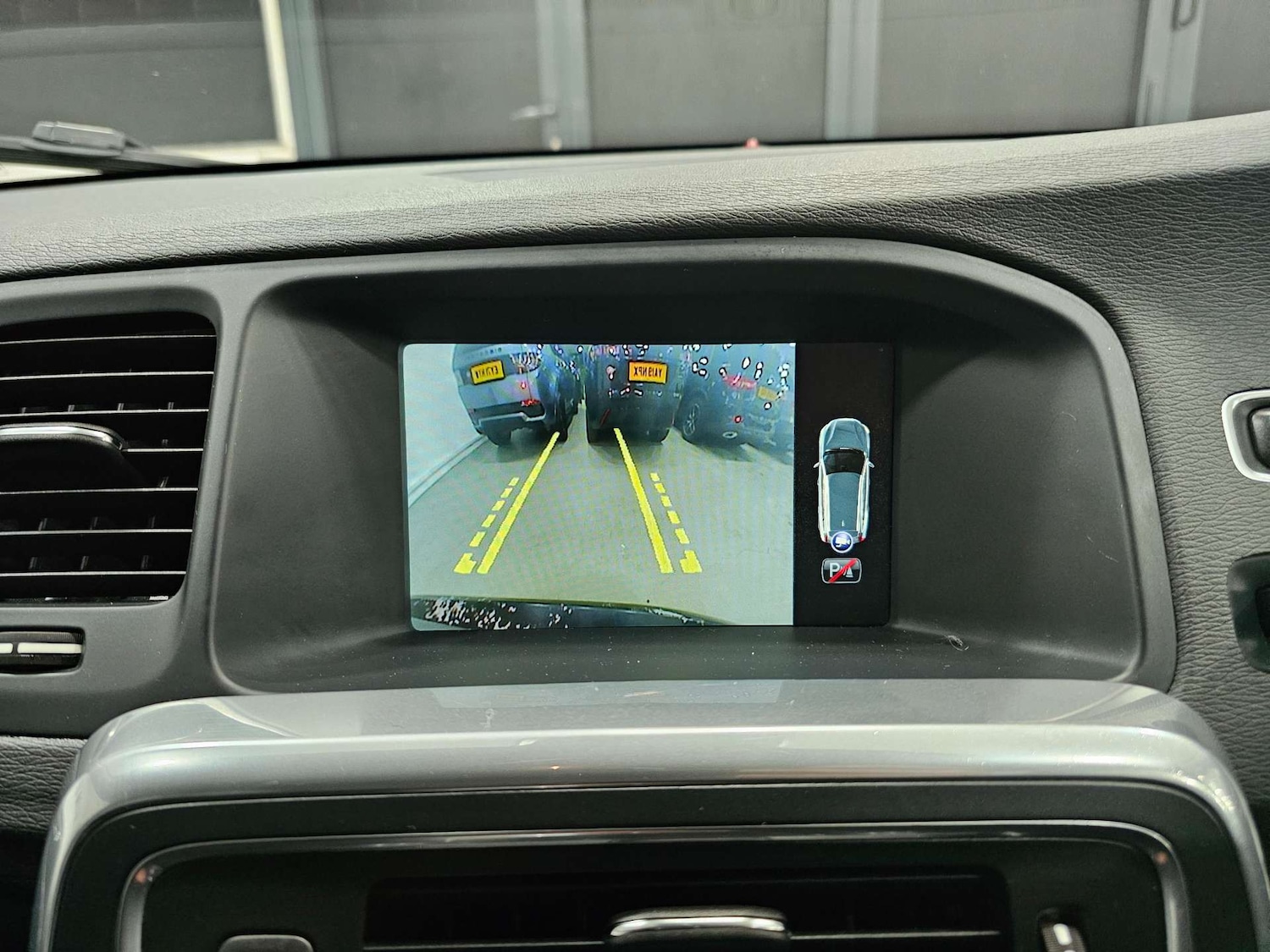 Used Volvo V60 2017 for sale - 76972428: Photo 2