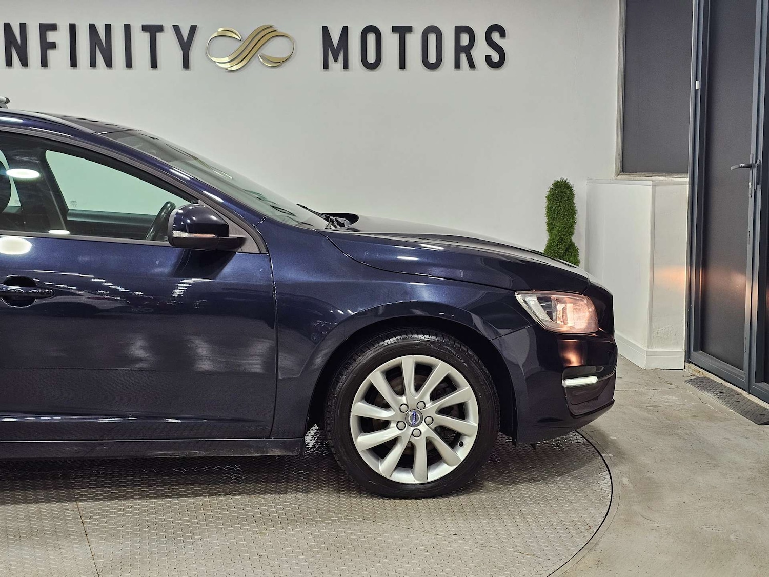 Used Volvo V60 2017 for sale - 76972428: Photo 22