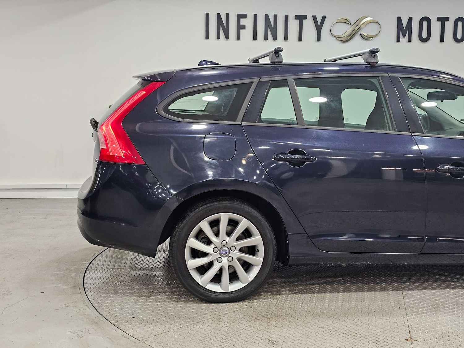 Used Volvo V60 2017 for sale - 76972428: Photo 23