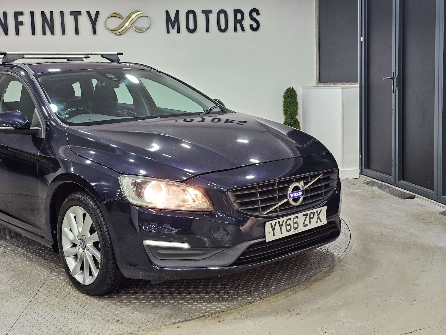 Used Volvo V60 2017 for sale - 76972428: Photo 28