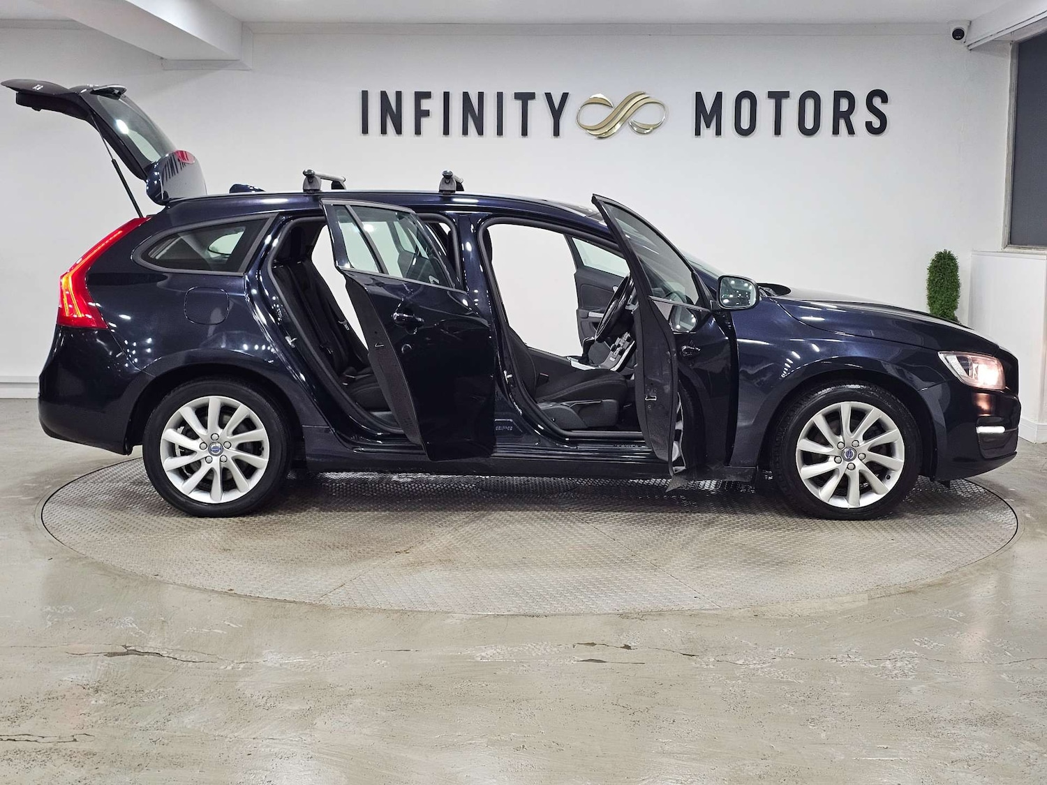 Used Volvo V60 2017 for sale - 76972428: Photo 29