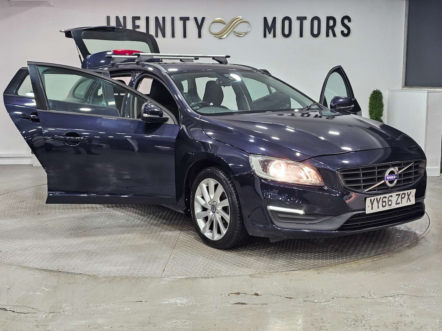 Used Volvo V60 2017 for sale - 76972428: Photo 30