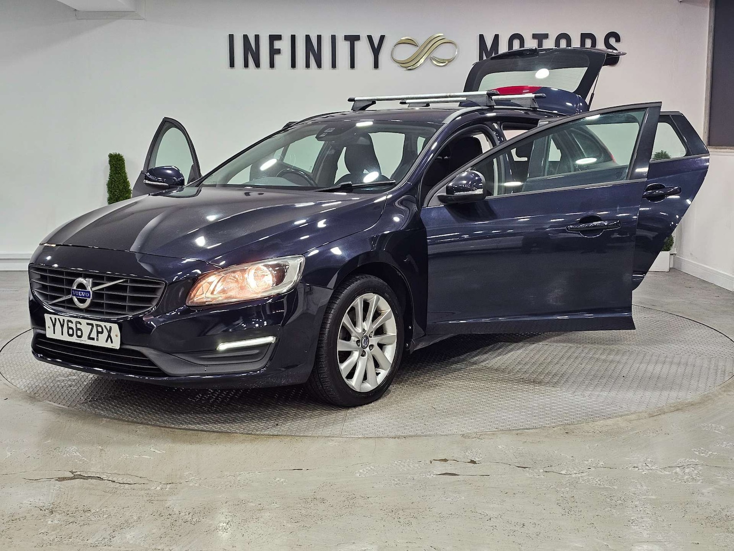 Used Volvo V60 2017 for sale - 76972428: Photo 31