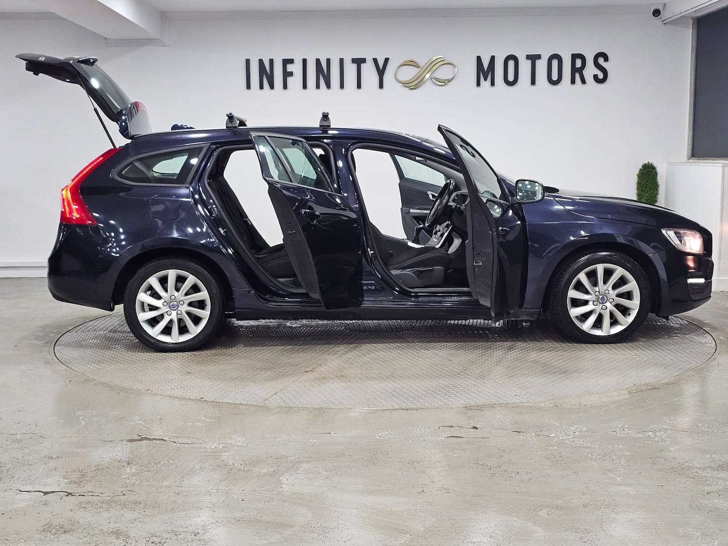 Used Volvo V60 2017 for sale - 76972428: Photo 33