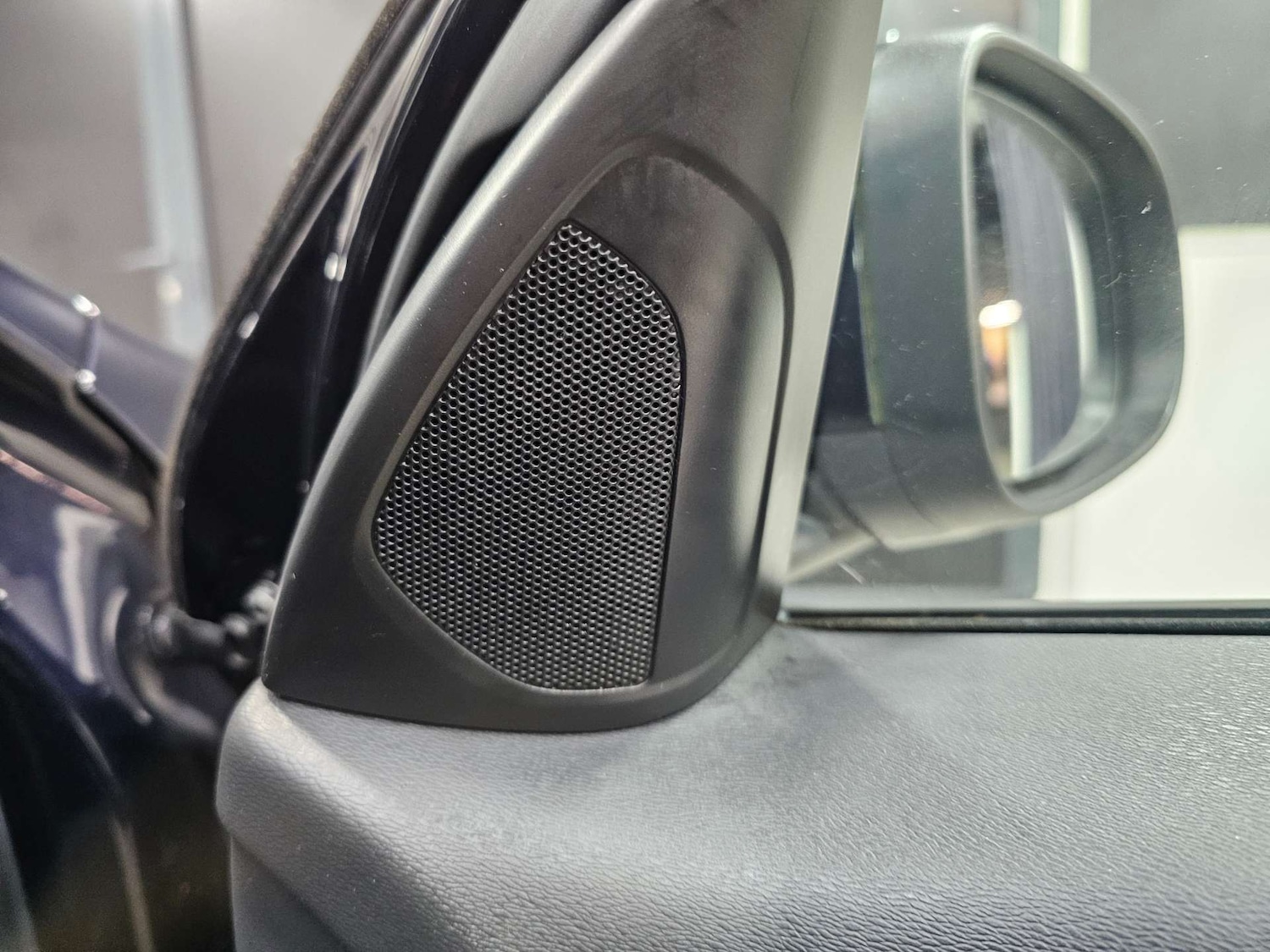 Used Volvo V60 2017 for sale - 76972428: Photo 38