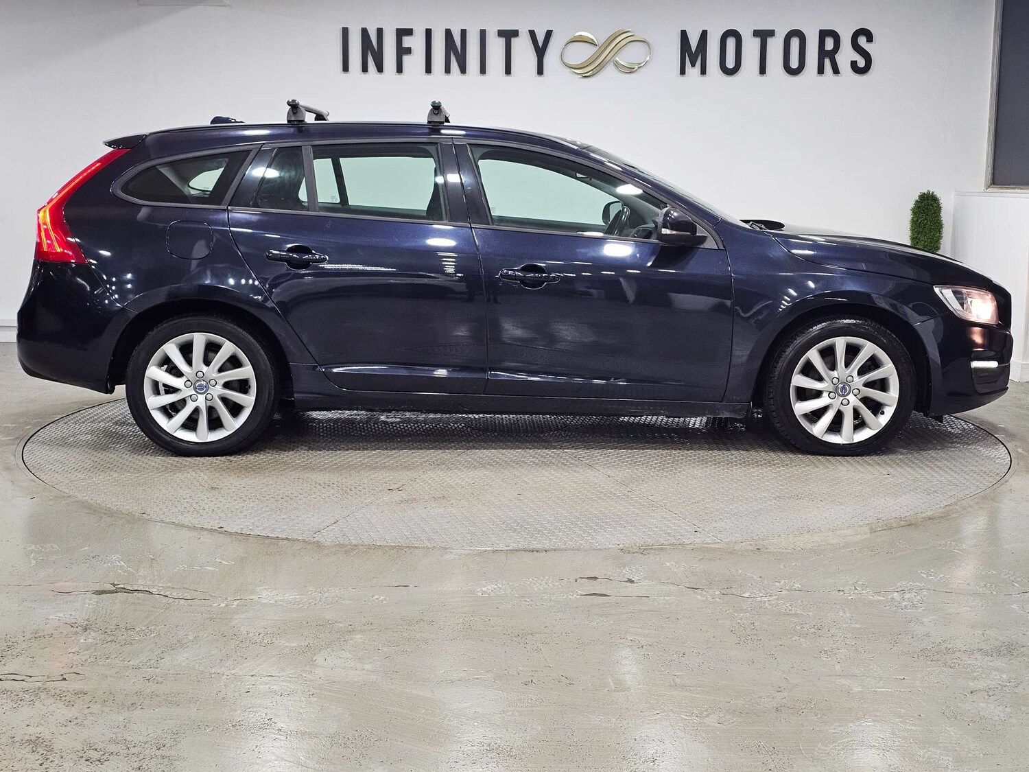 Used Volvo V60 2017 for sale - 76972428: Photo 39