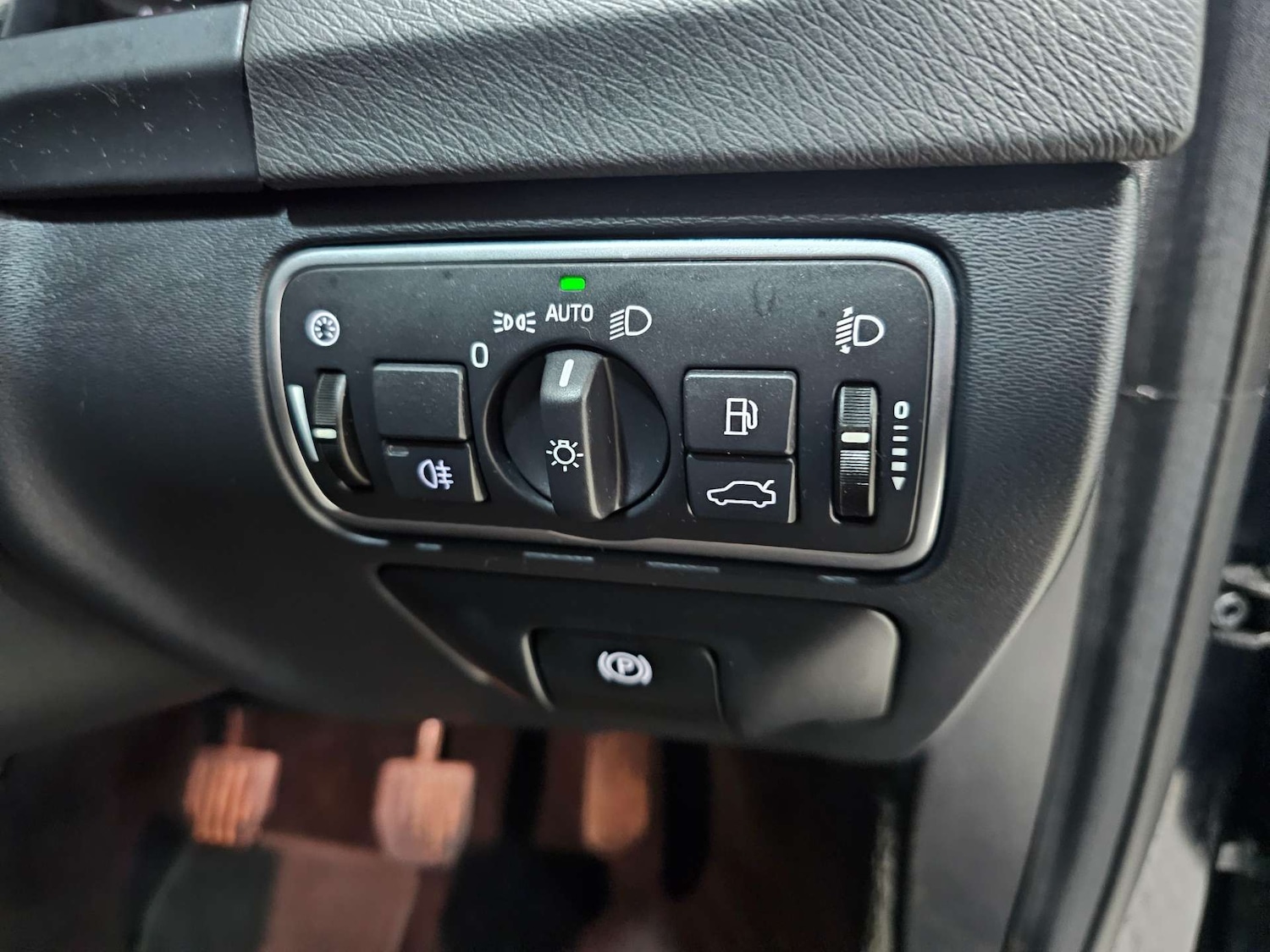 Used Volvo V60 2017 for sale - 76972428: Photo 40