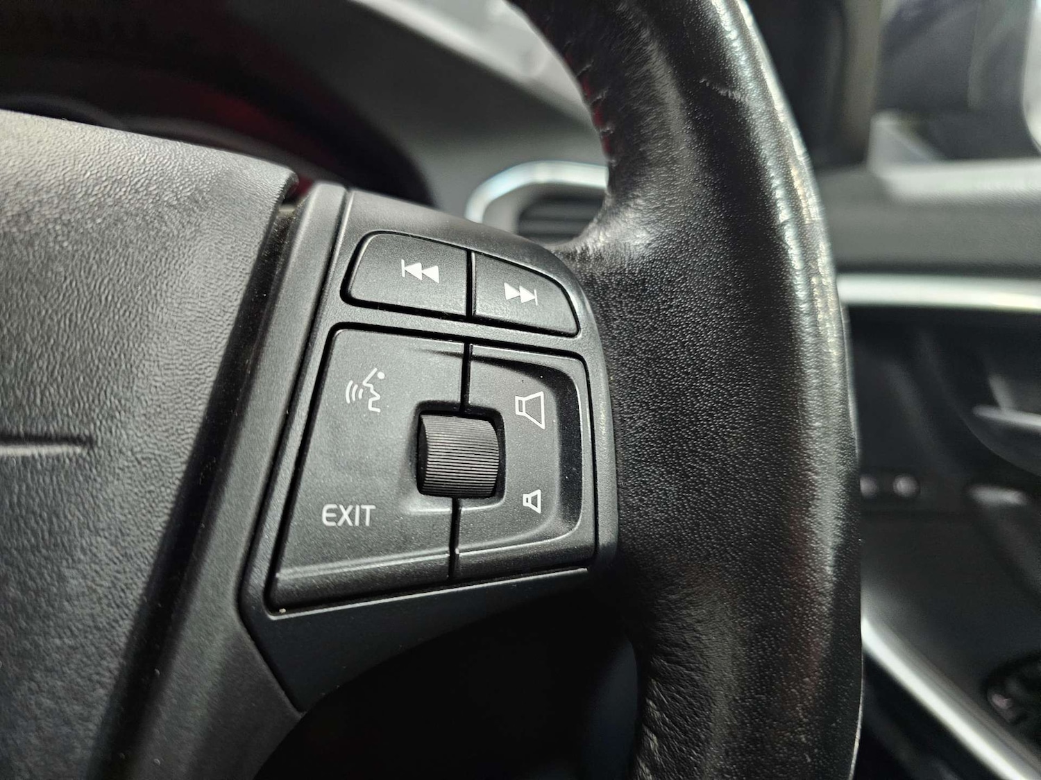 Used Volvo V60 2017 for sale - 76972428: Photo 41