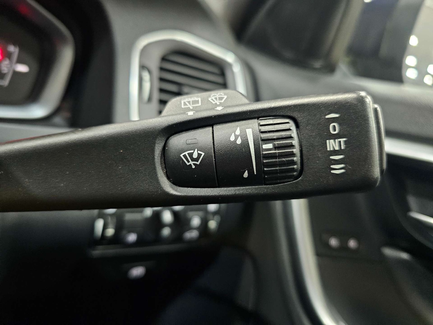 Used Volvo V60 2017 for sale - 76972428: Photo 43