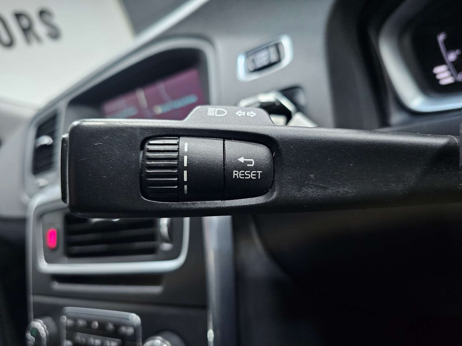 Used Volvo V60 2017 for sale - 76972428: Photo 44