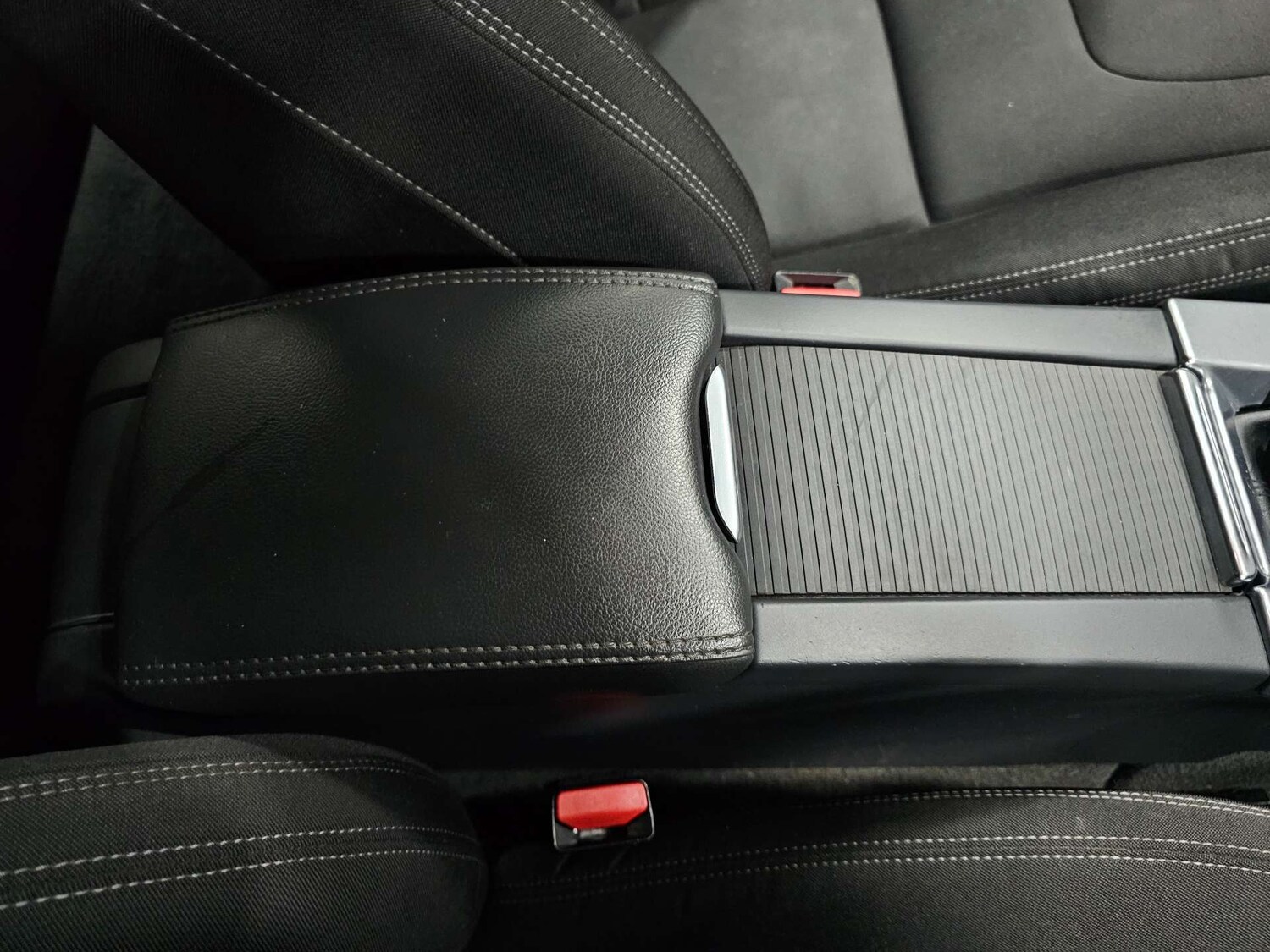 Used Volvo V60 2017 for sale - 76972428: Photo 45