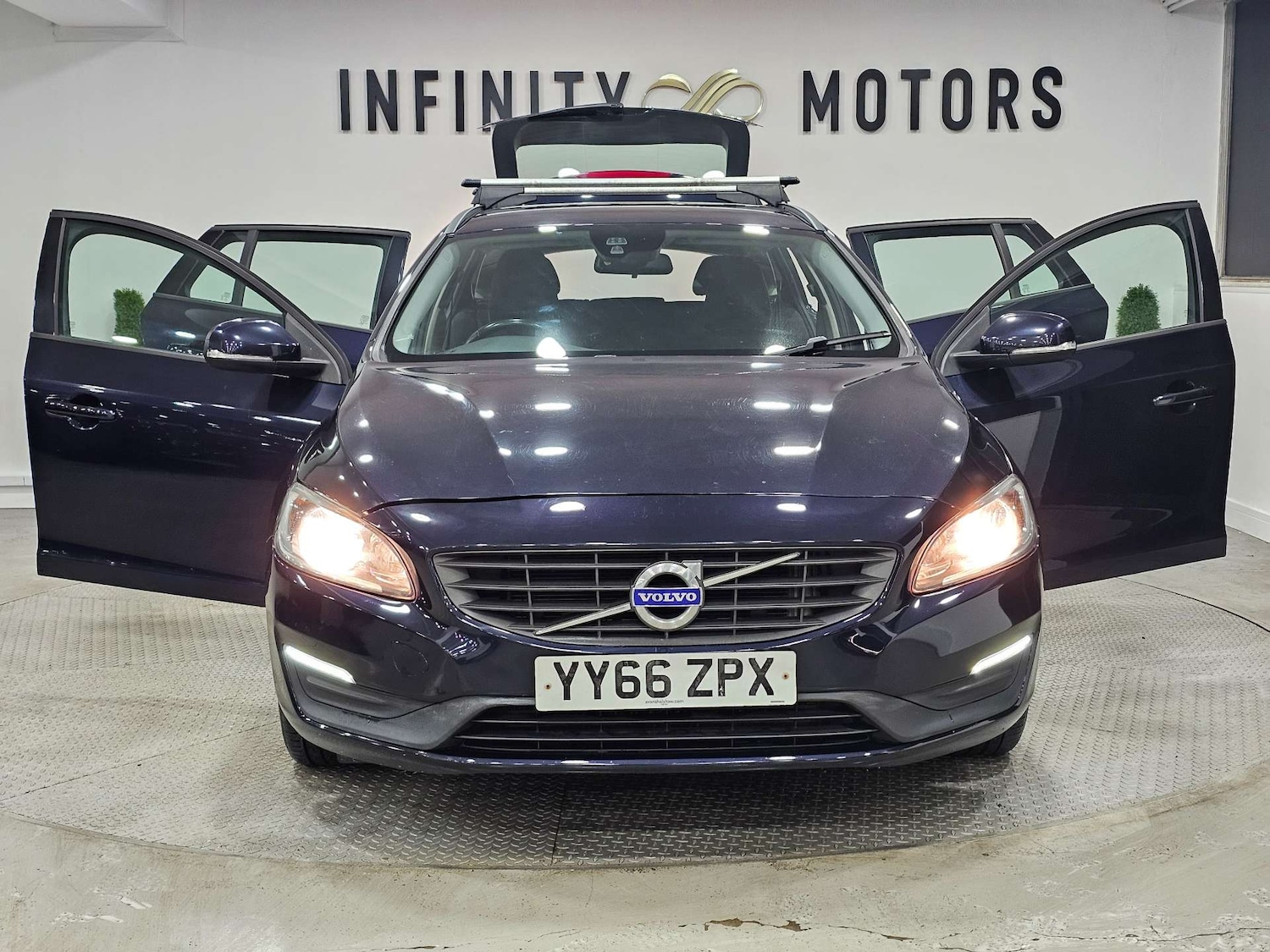 Used Volvo V60 2017 for sale - 76972428: Photo 46