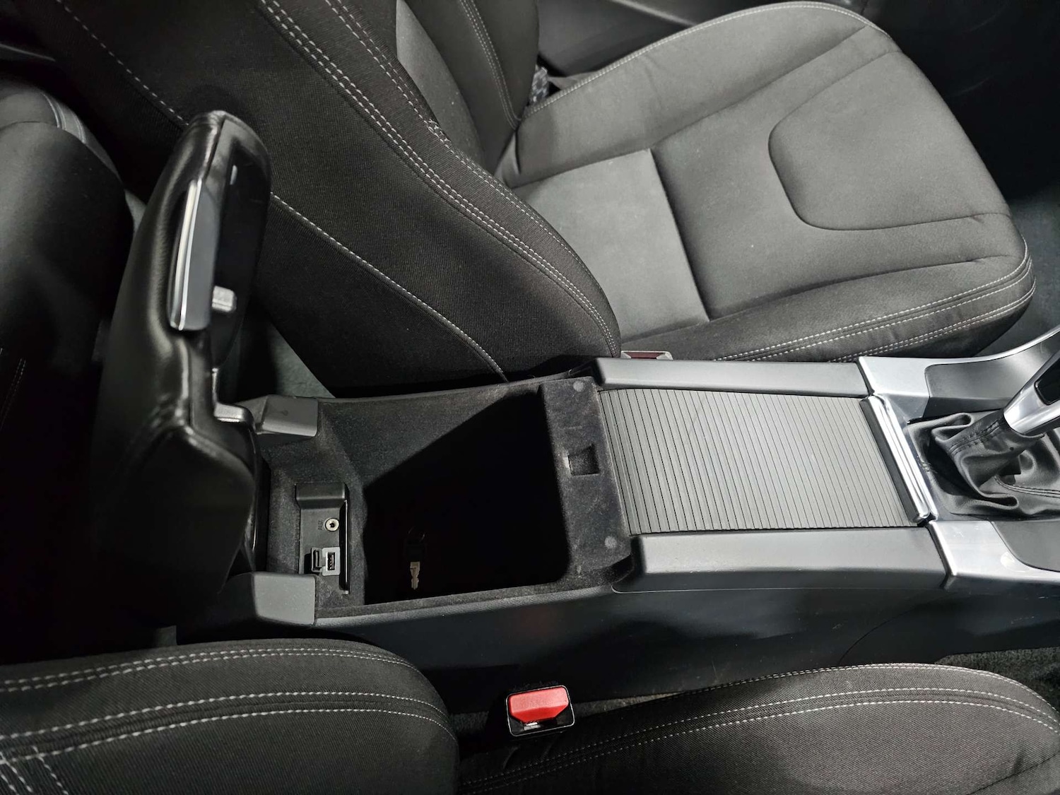 Used Volvo V60 2017 for sale - 76972428: Photo 47