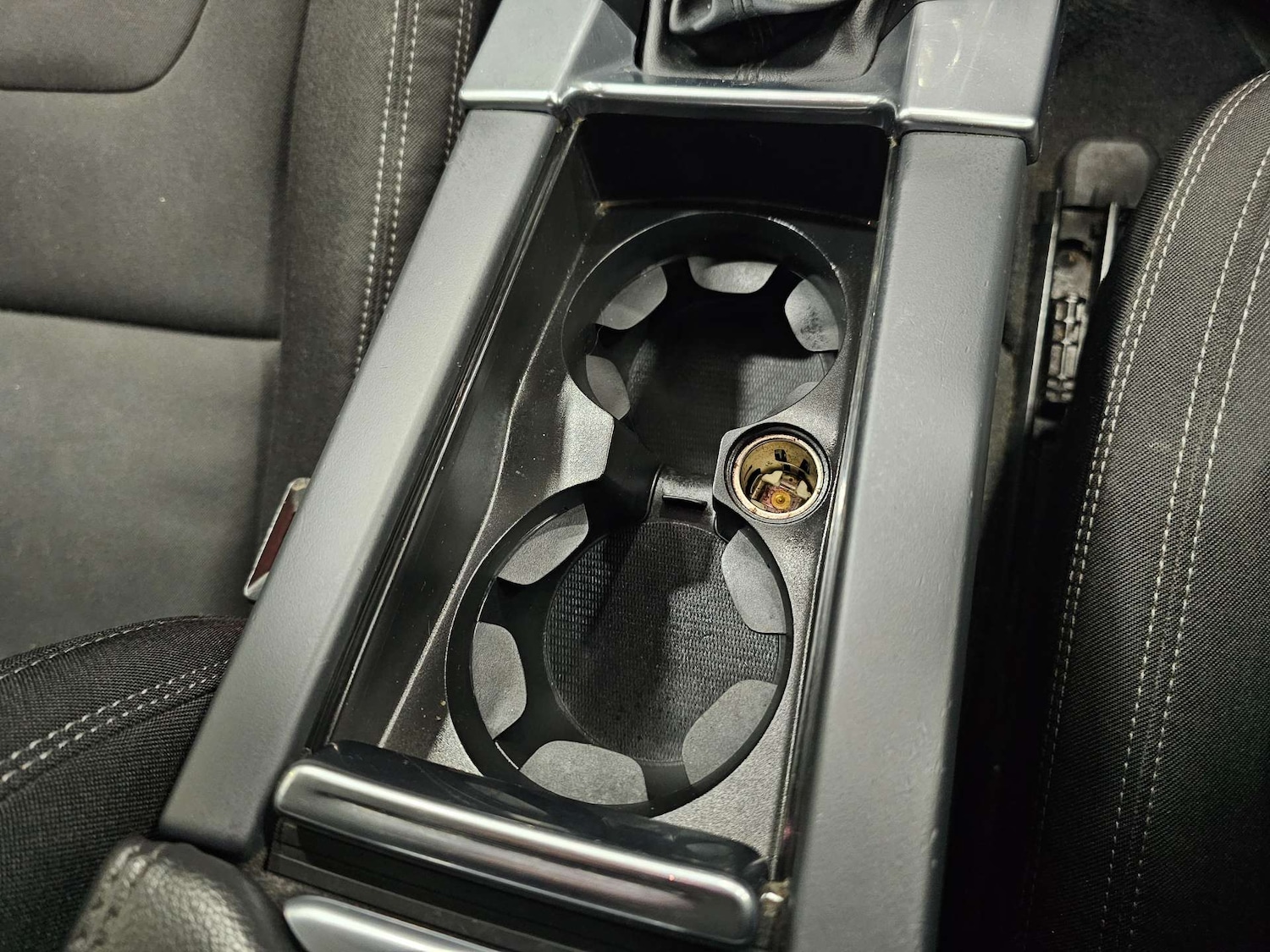 Used Volvo V60 2017 for sale - 76972428: Photo 48