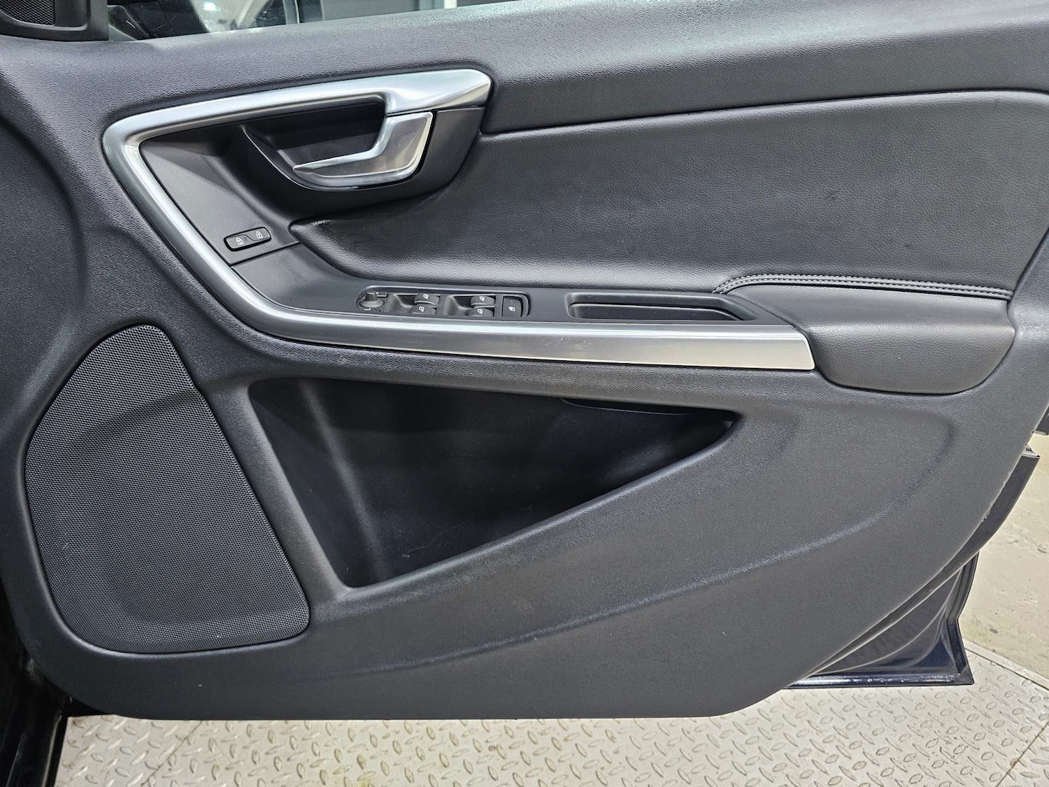 Used Volvo V60 2017 for sale - 76972428: Photo 50