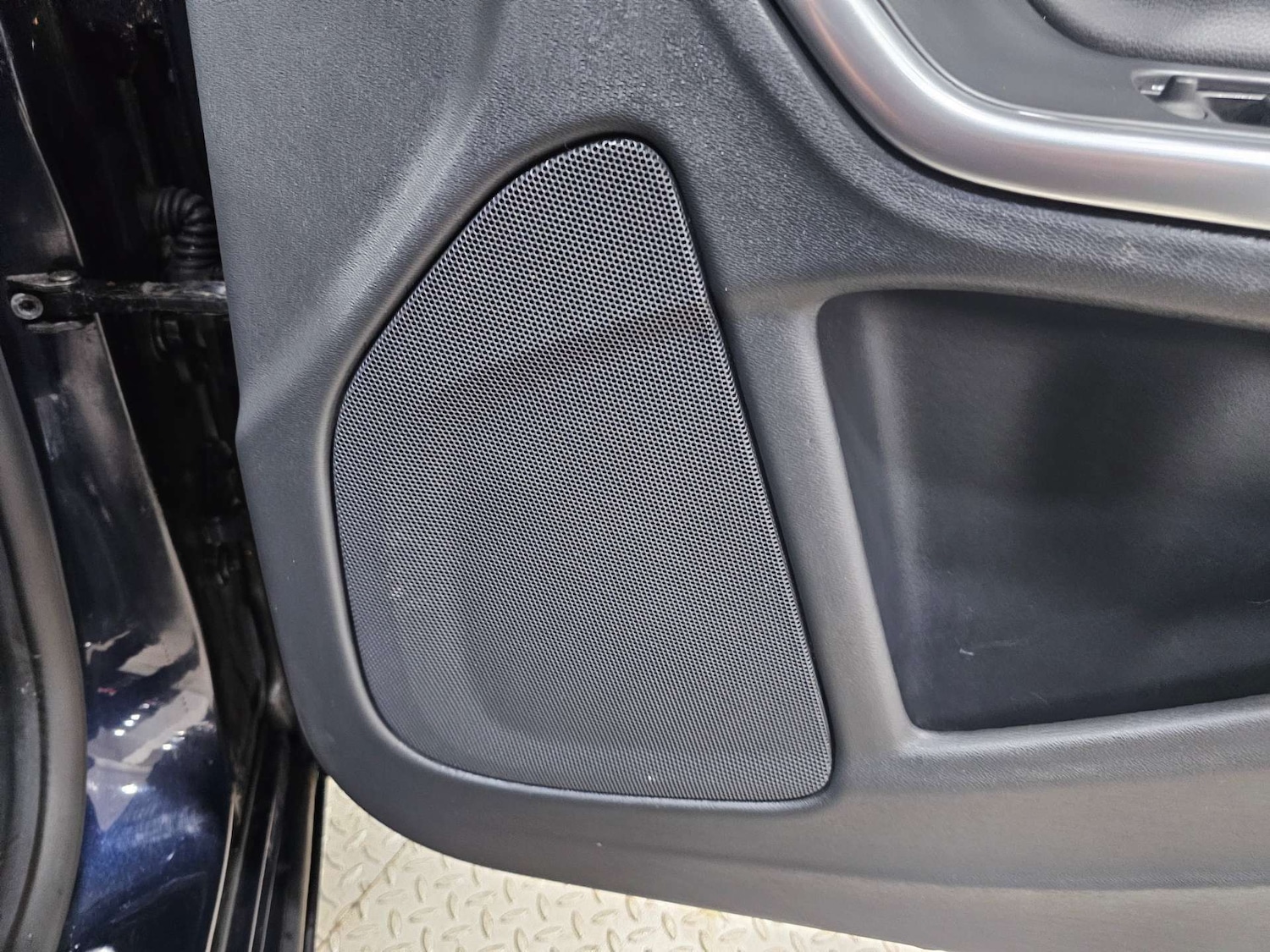 Used Volvo V60 2017 for sale - 76972428: Photo 53