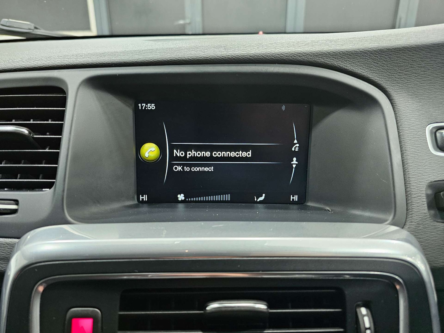 Used Volvo V60 2017 for sale - 76972428: Photo 55