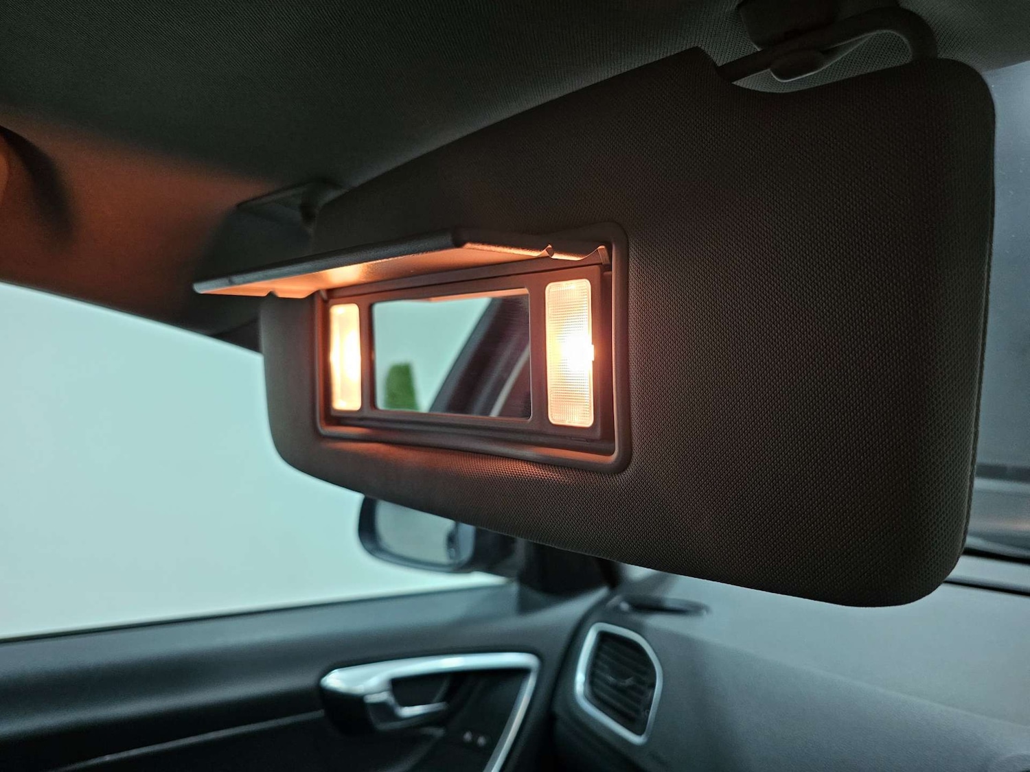 Used Volvo V60 2017 for sale - 76972428: Photo 58