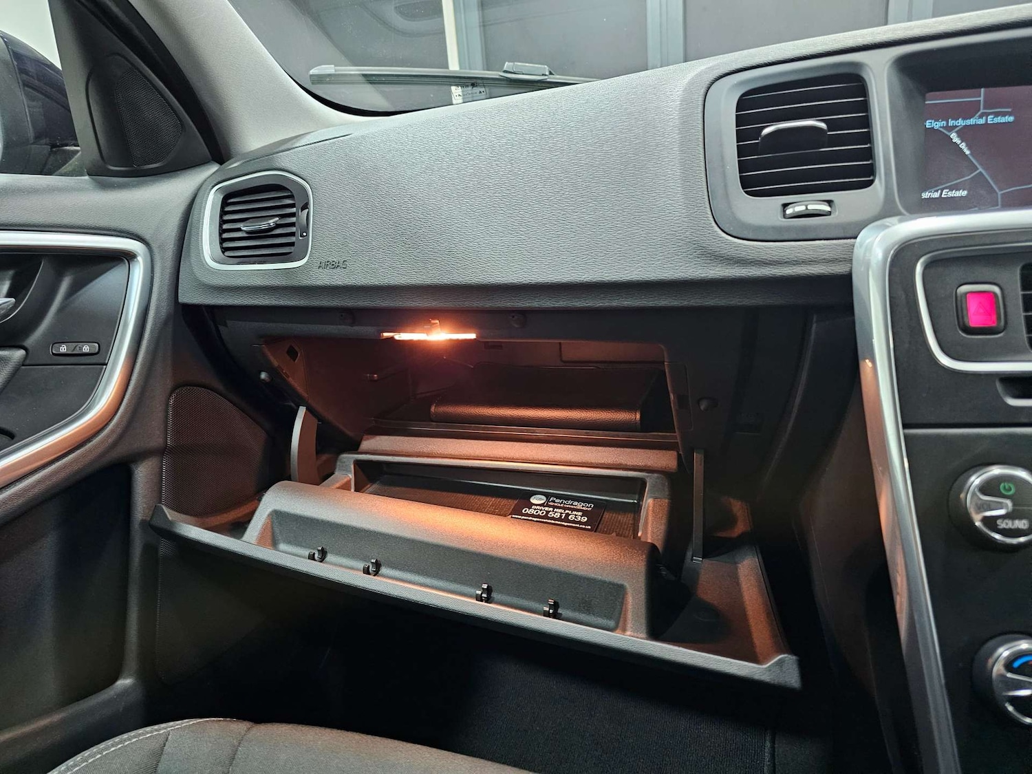 Used Volvo V60 2017 for sale - 76972428: Photo 60