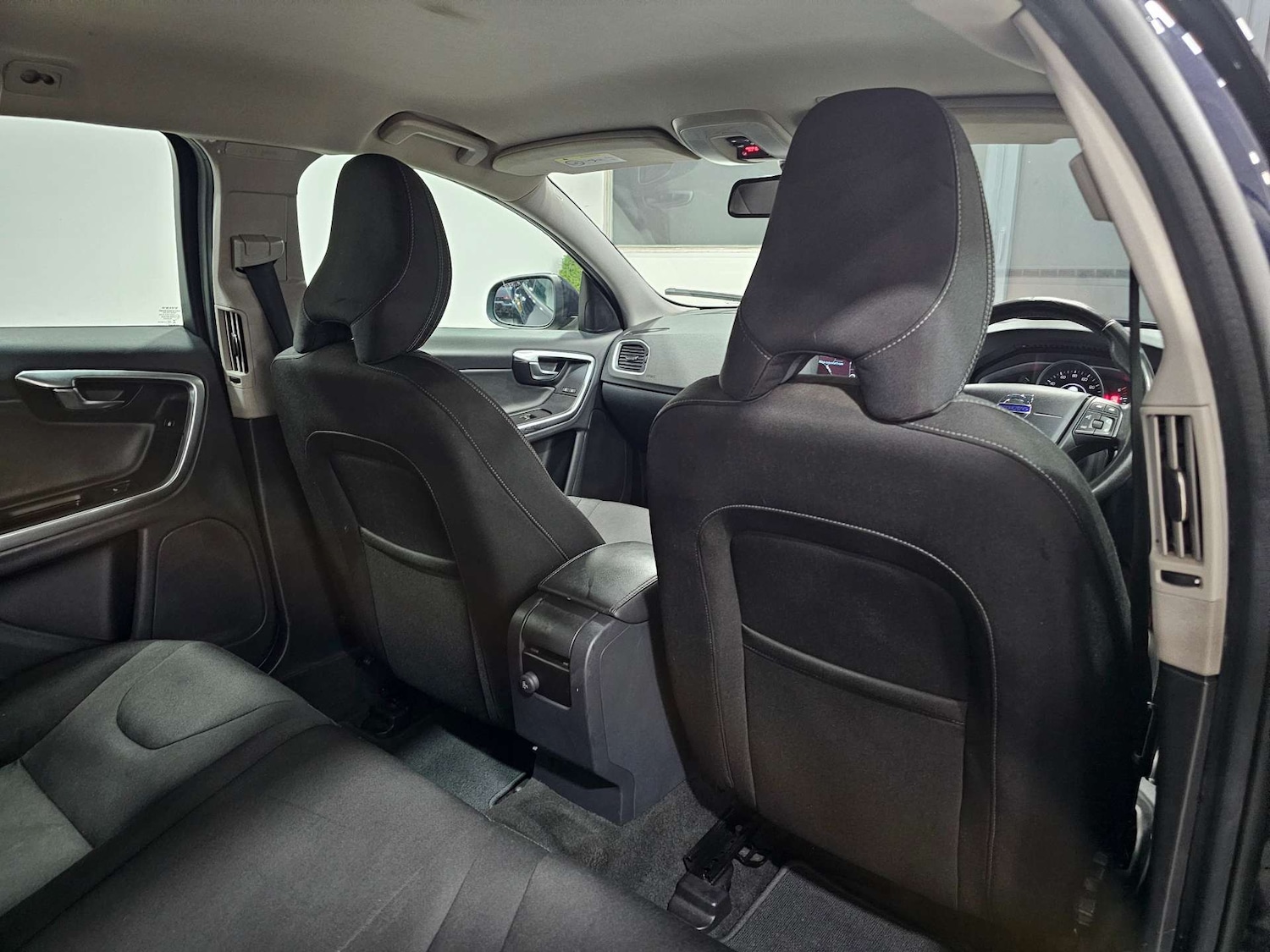 Used Volvo V60 2017 for sale - 76972428: Photo 63