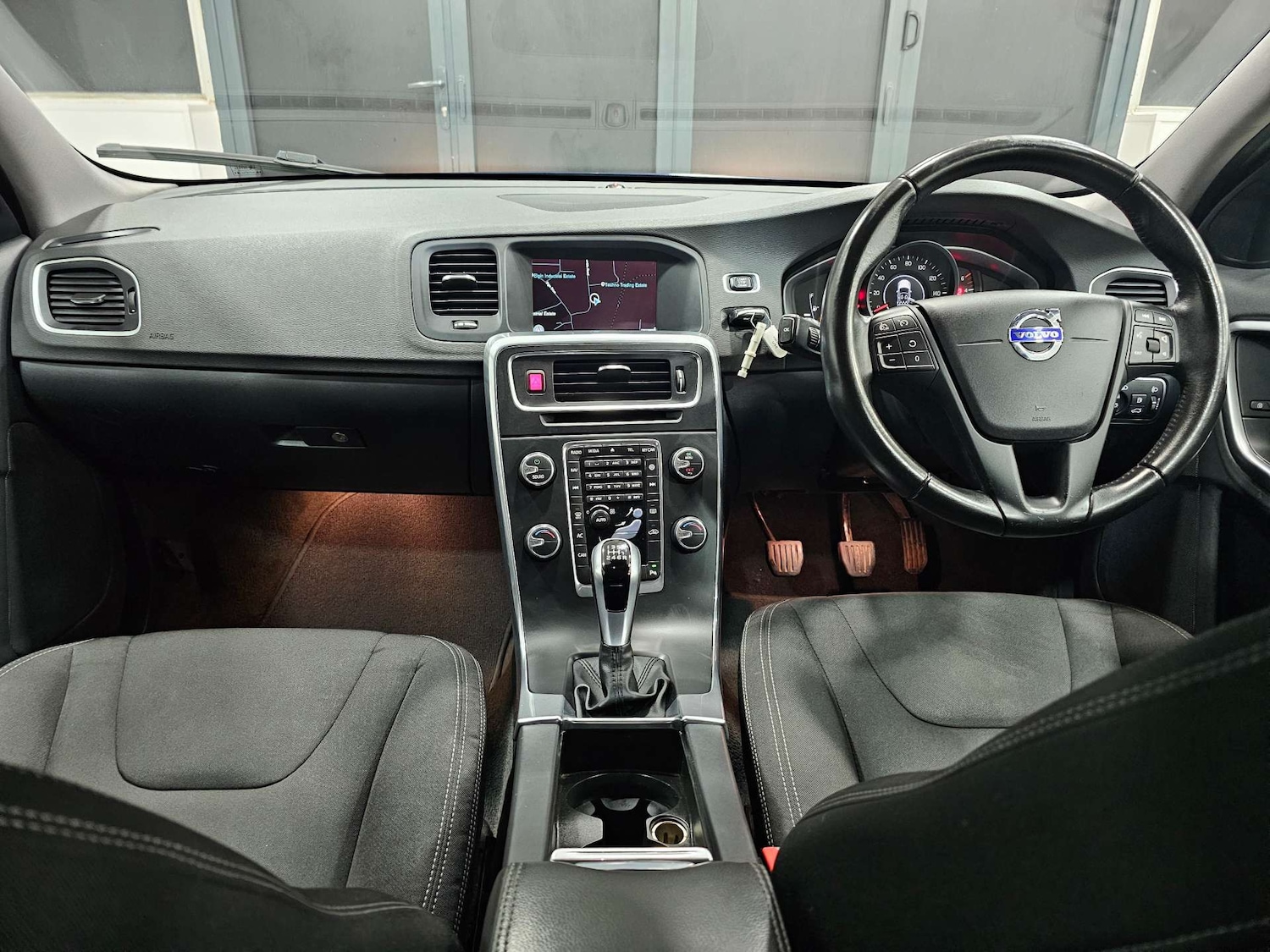 Used Volvo V60 2017 for sale - 76972428: Photo 65