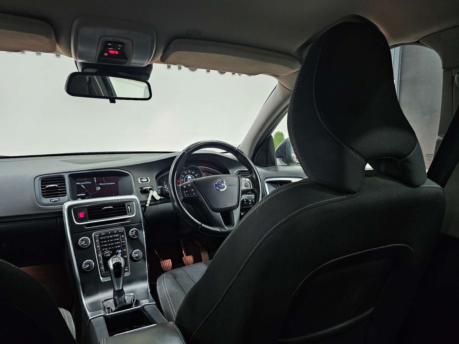 Used Volvo V60 2017 for sale - 76972428: Photo 70