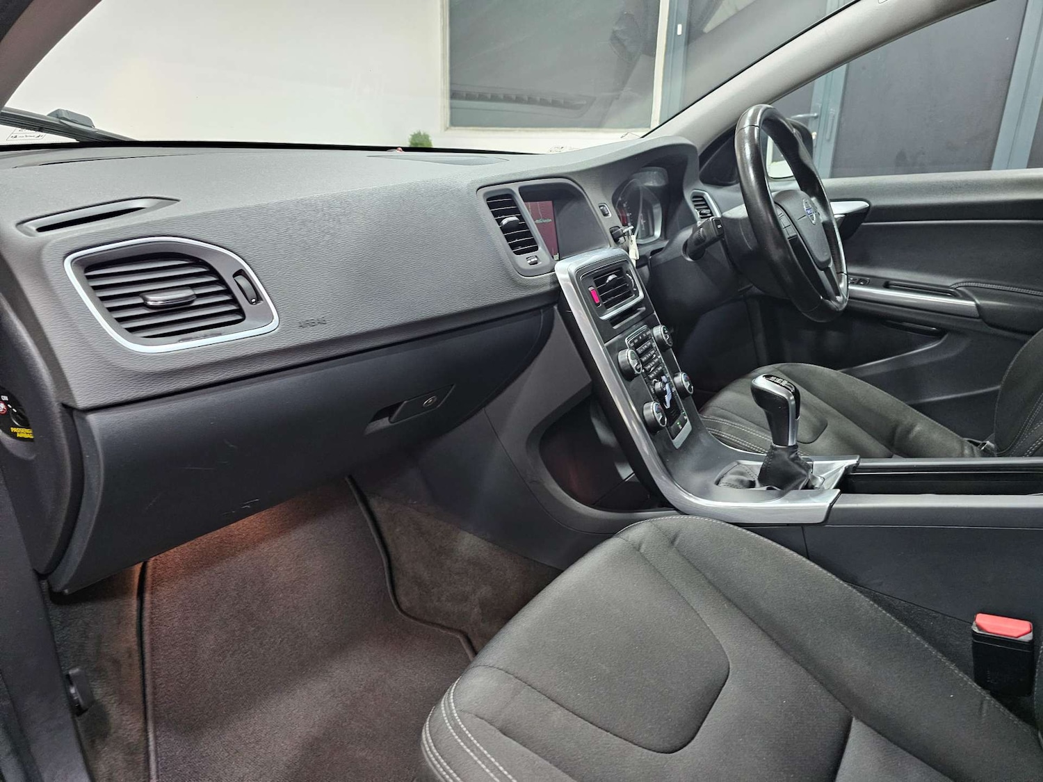 Used Volvo V60 2017 for sale - 76972428: Photo 74