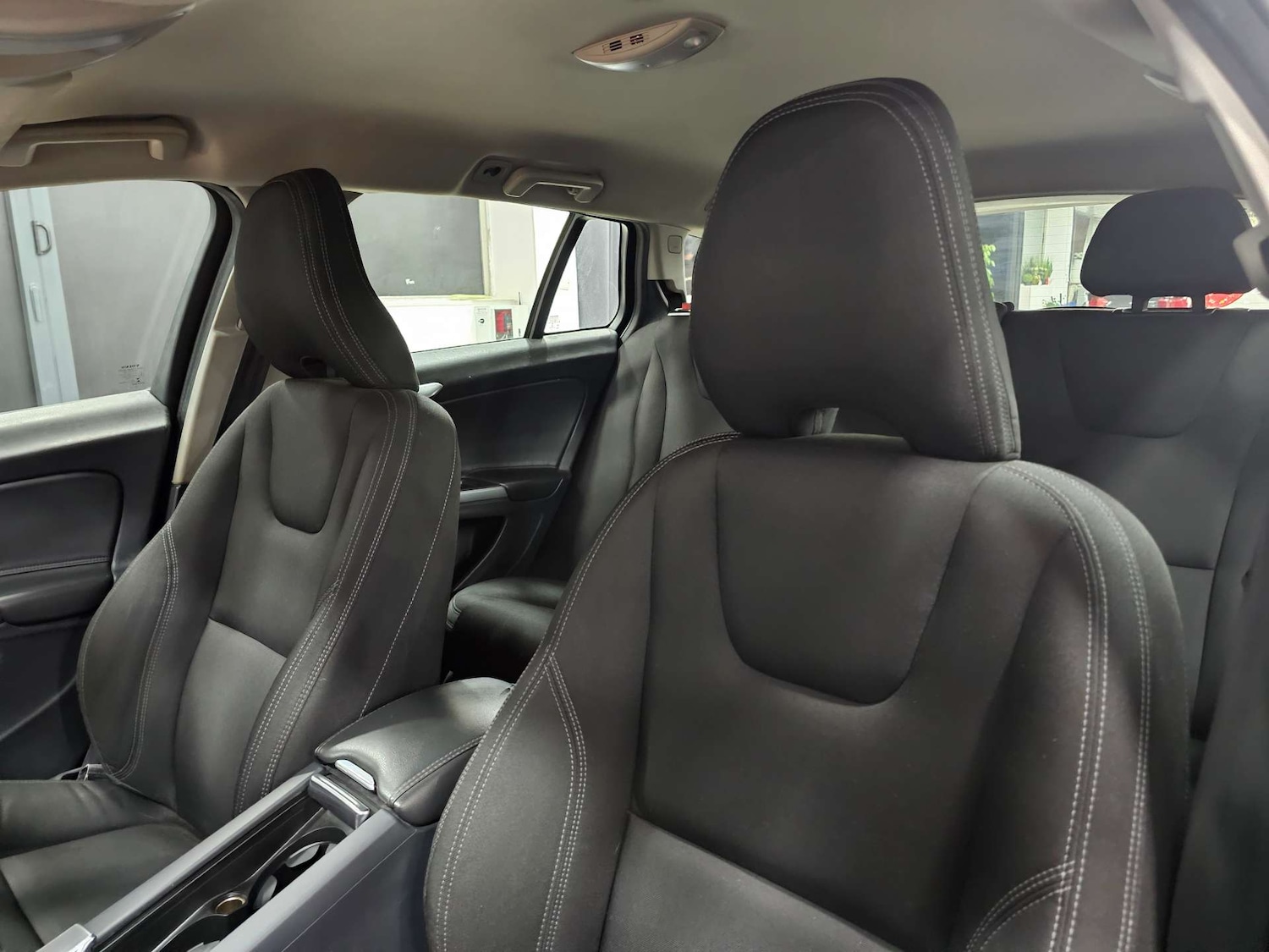 Used Volvo V60 2017 for sale - 76972428: Photo 75