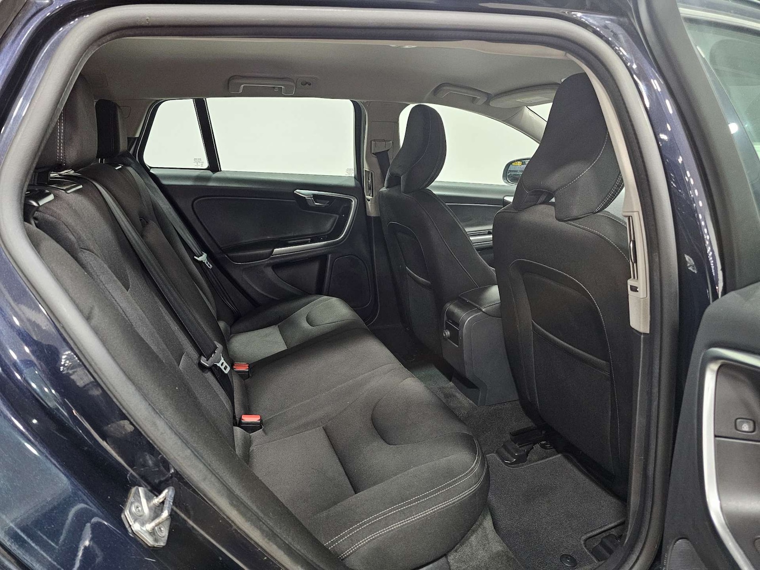 Used Volvo V60 2017 for sale - 76972428: Photo 79