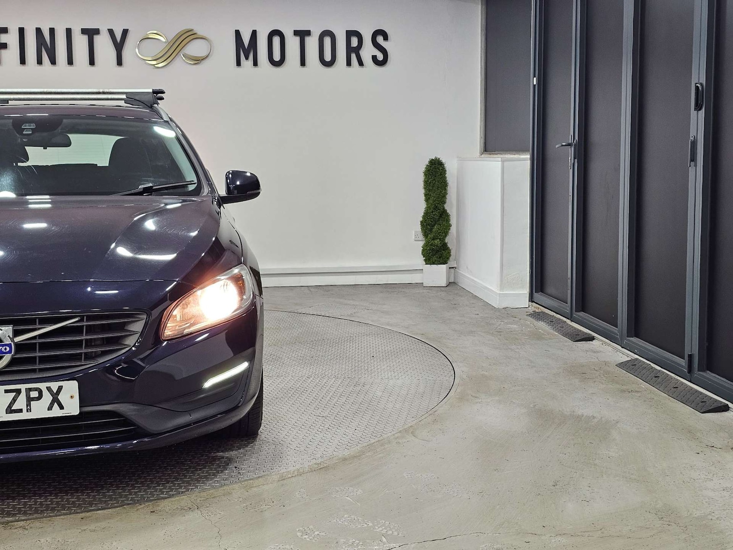 Used Volvo V60 2017 for sale - 76972428: Photo 9