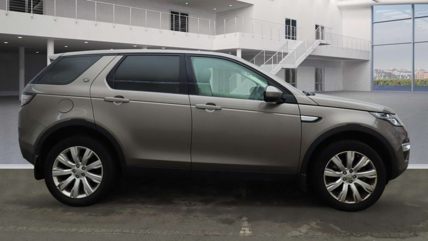 Used Land Rover Discovery Sport 2015 for sale - 77639610: Photo 7