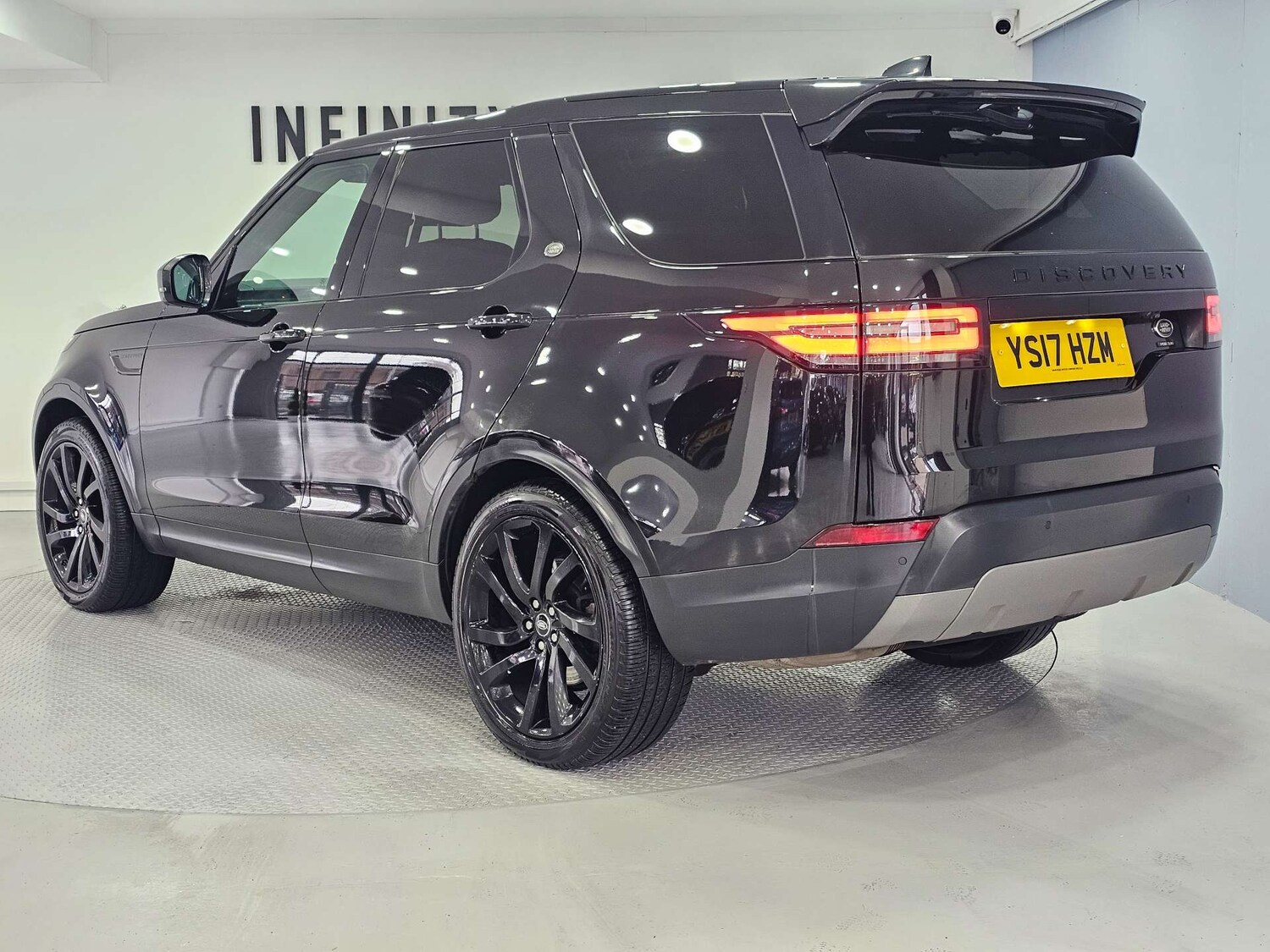 Used Land Rover Discovery 2017 for sale - 78097408: Photo 25