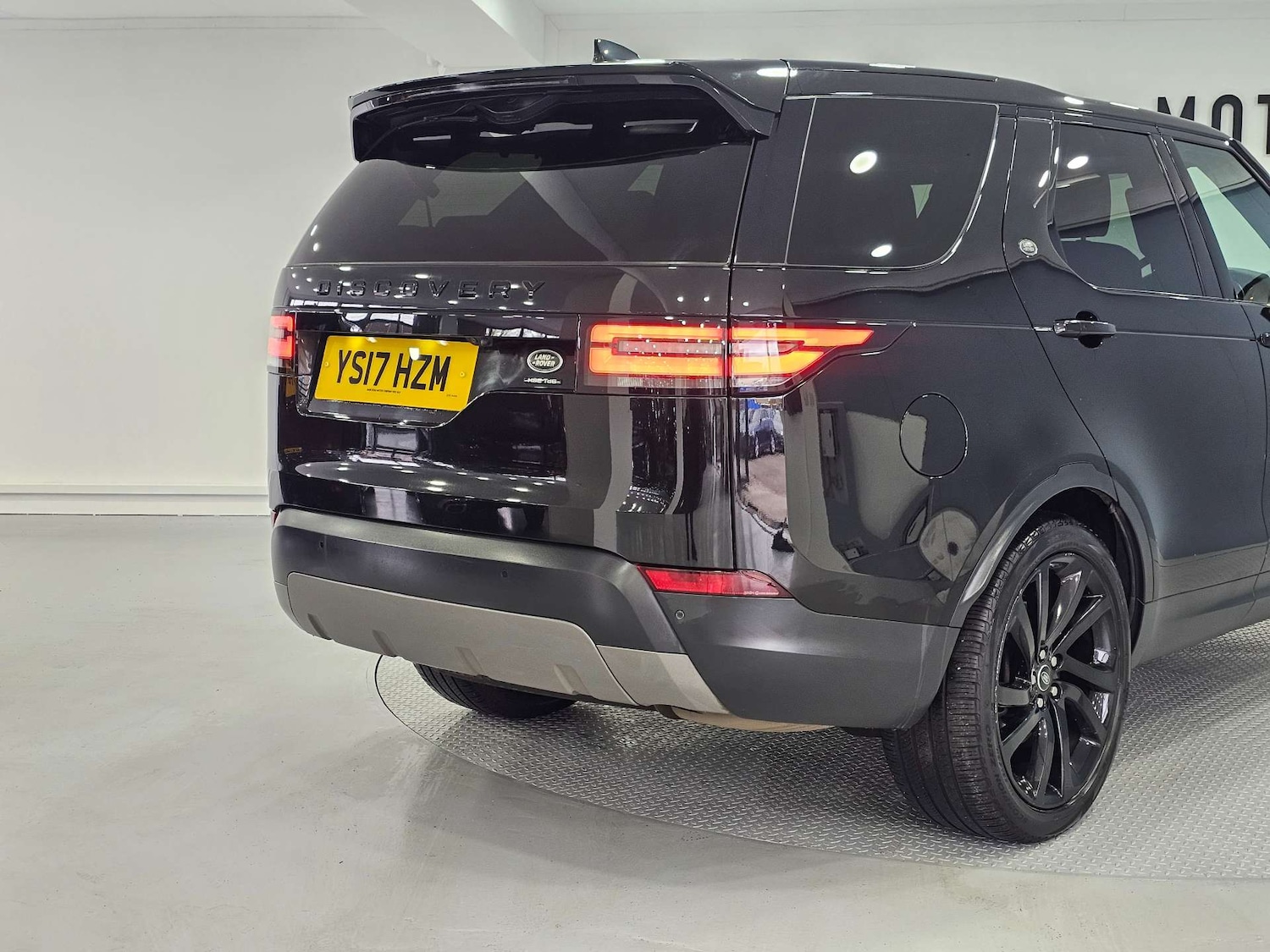 Used Land Rover Discovery 2017 for sale - 78097408: Photo 32