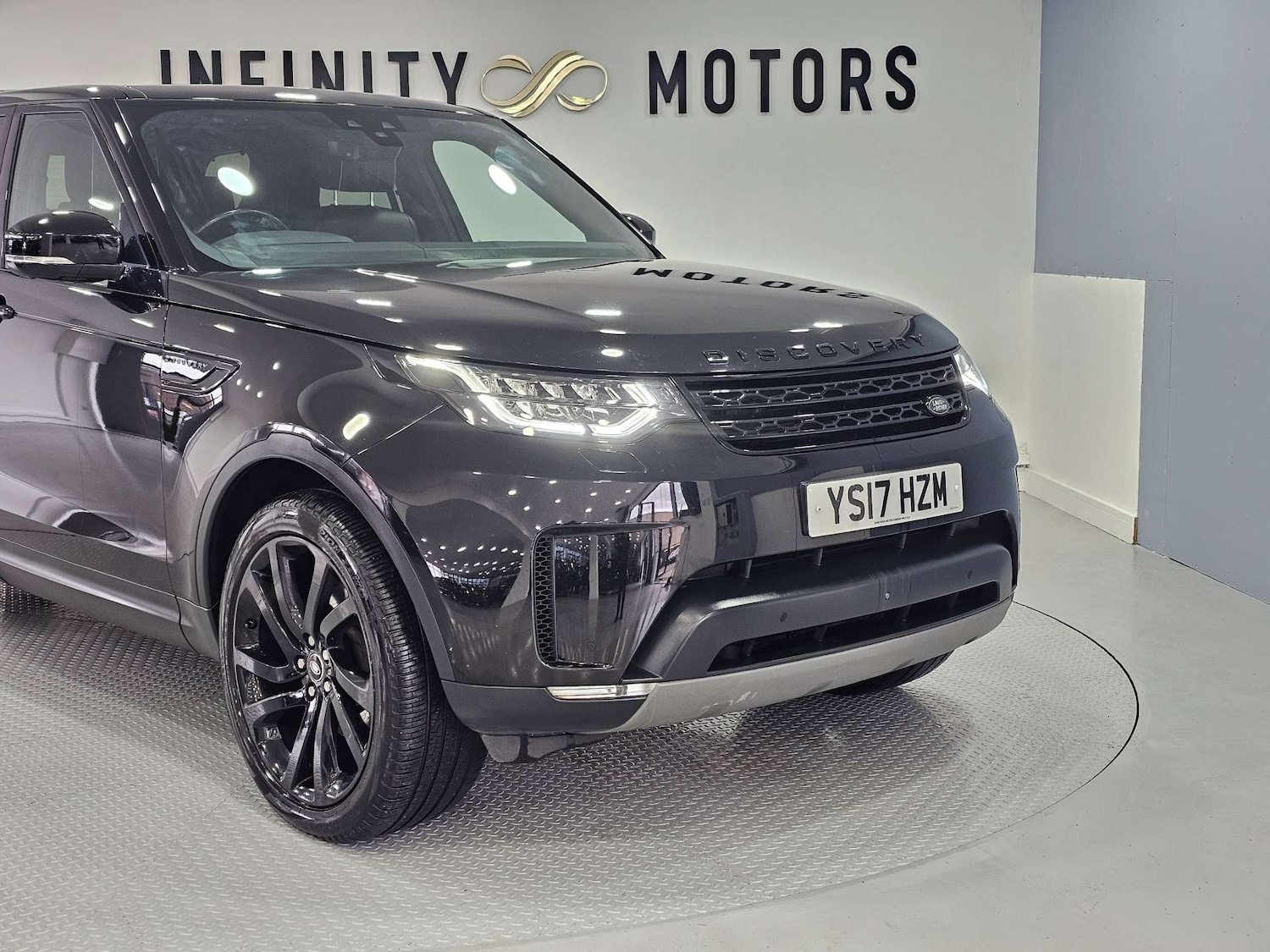 Used Land Rover Discovery 2017 for sale - 78097408: Photo 4