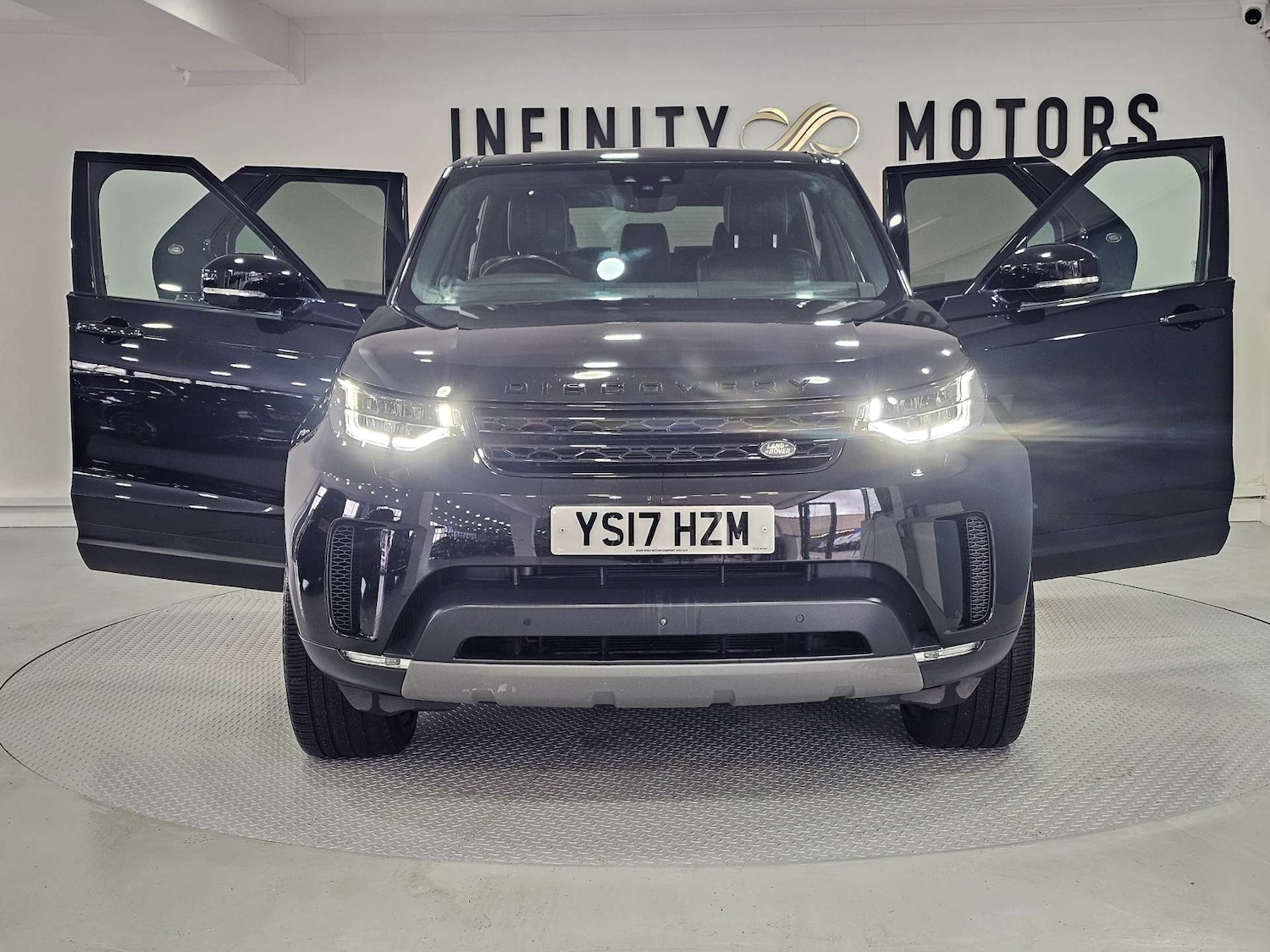 Used Land Rover Discovery 2017 for sale - 78097408: Photo 40