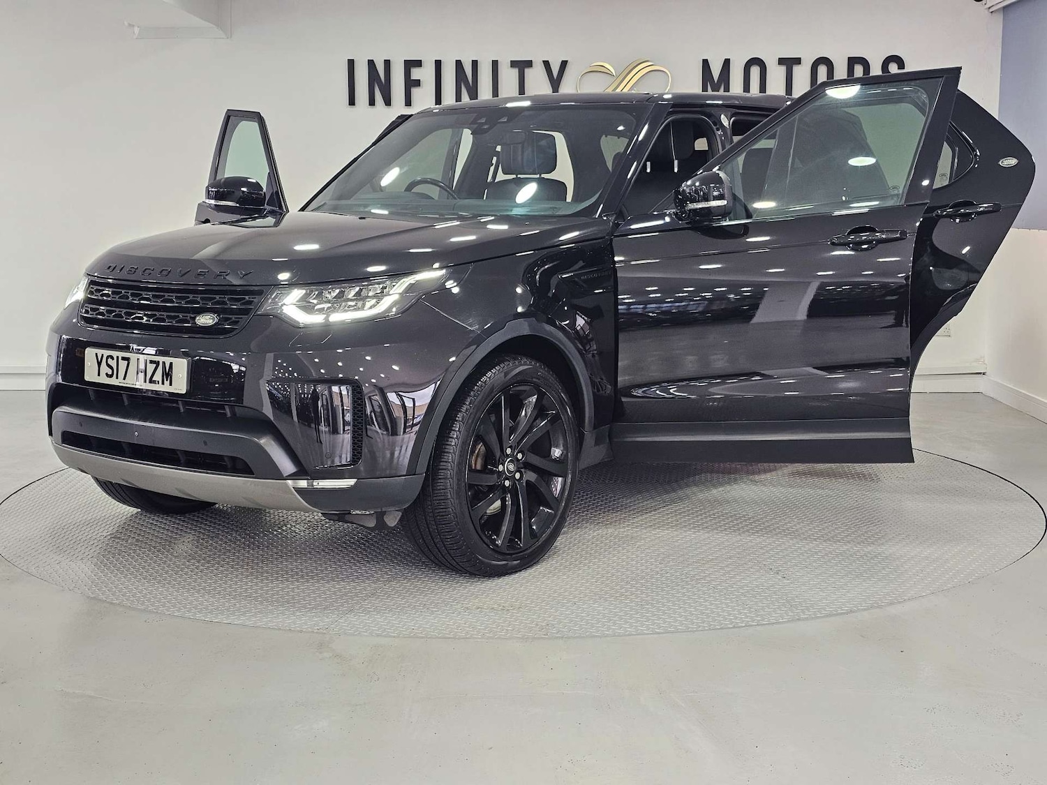 Used Land Rover Discovery 2017 for sale - 78097408: Photo 41