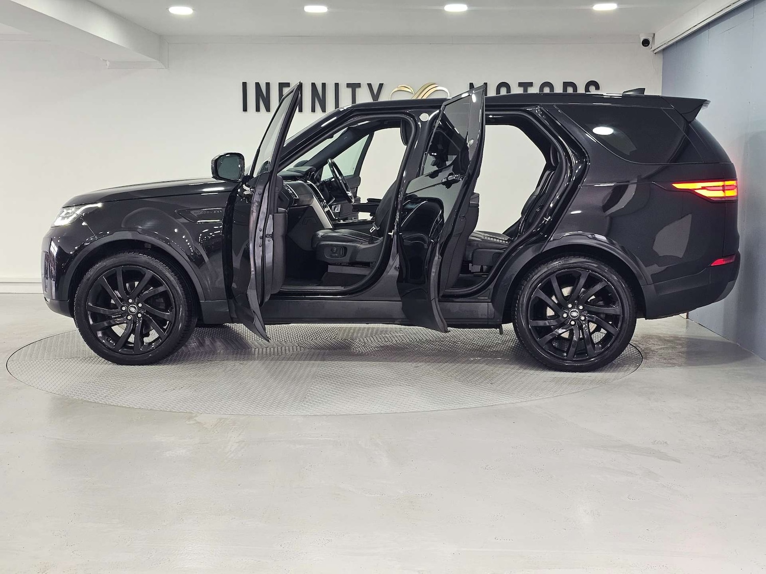 Used Land Rover Discovery 2017 for sale - 78097408: Photo 42