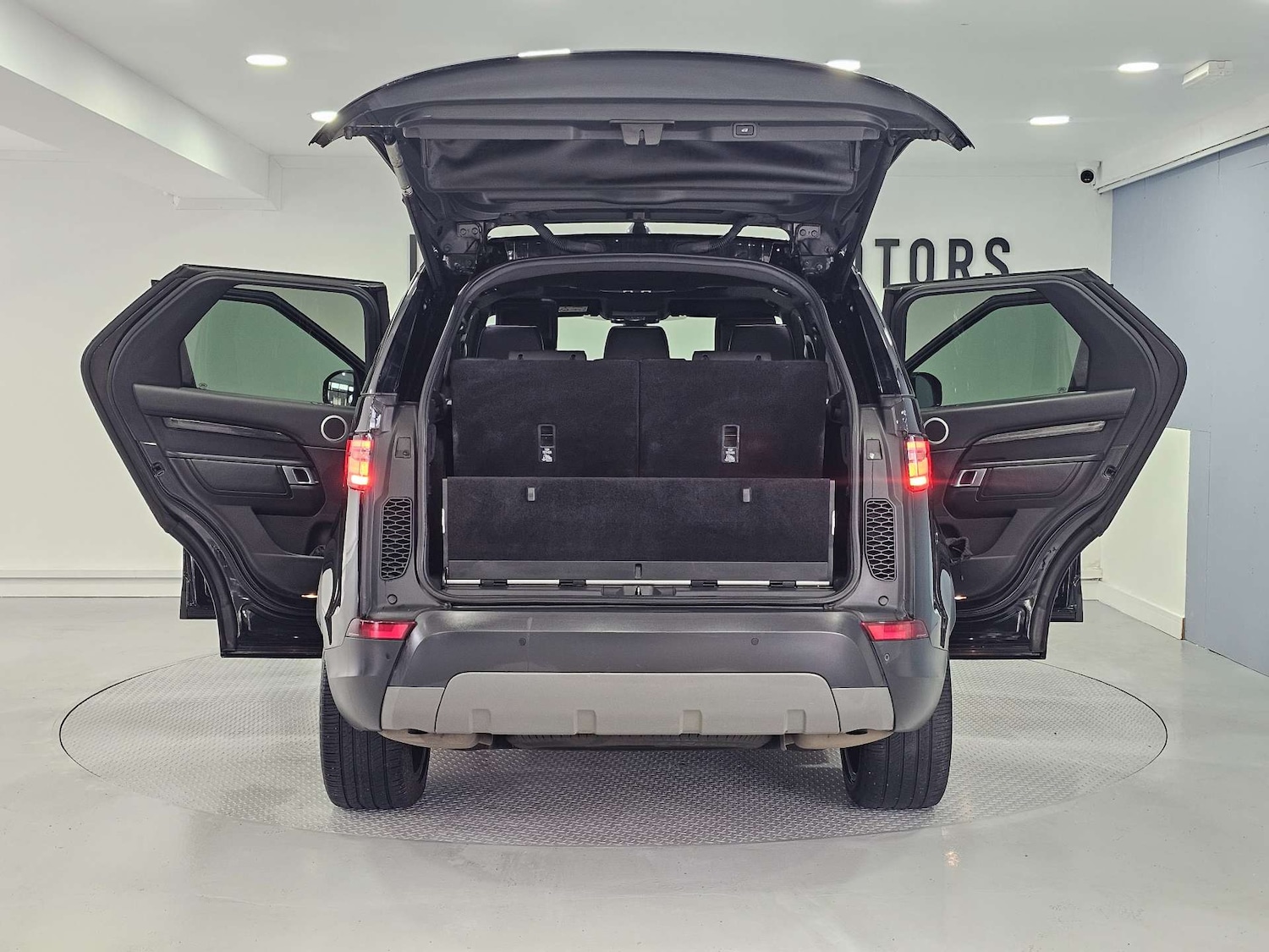 Used Land Rover Discovery 2017 for sale - 78097408: Photo 44