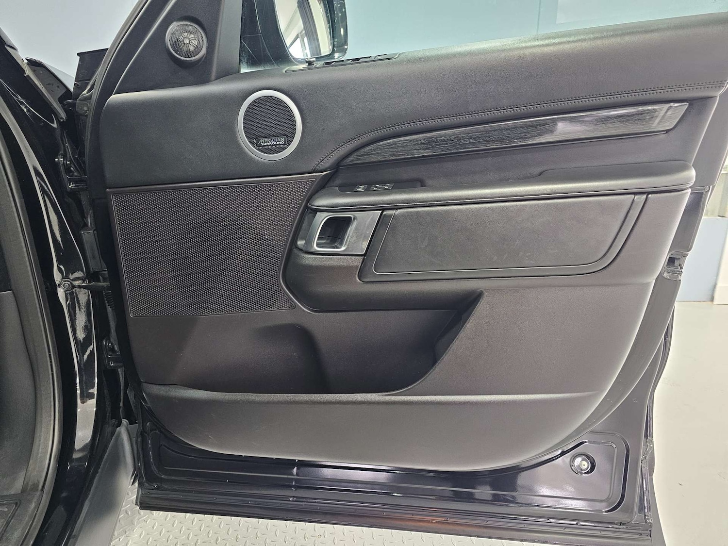 Used Land Rover Discovery 2017 for sale - 78097408: Photo 48