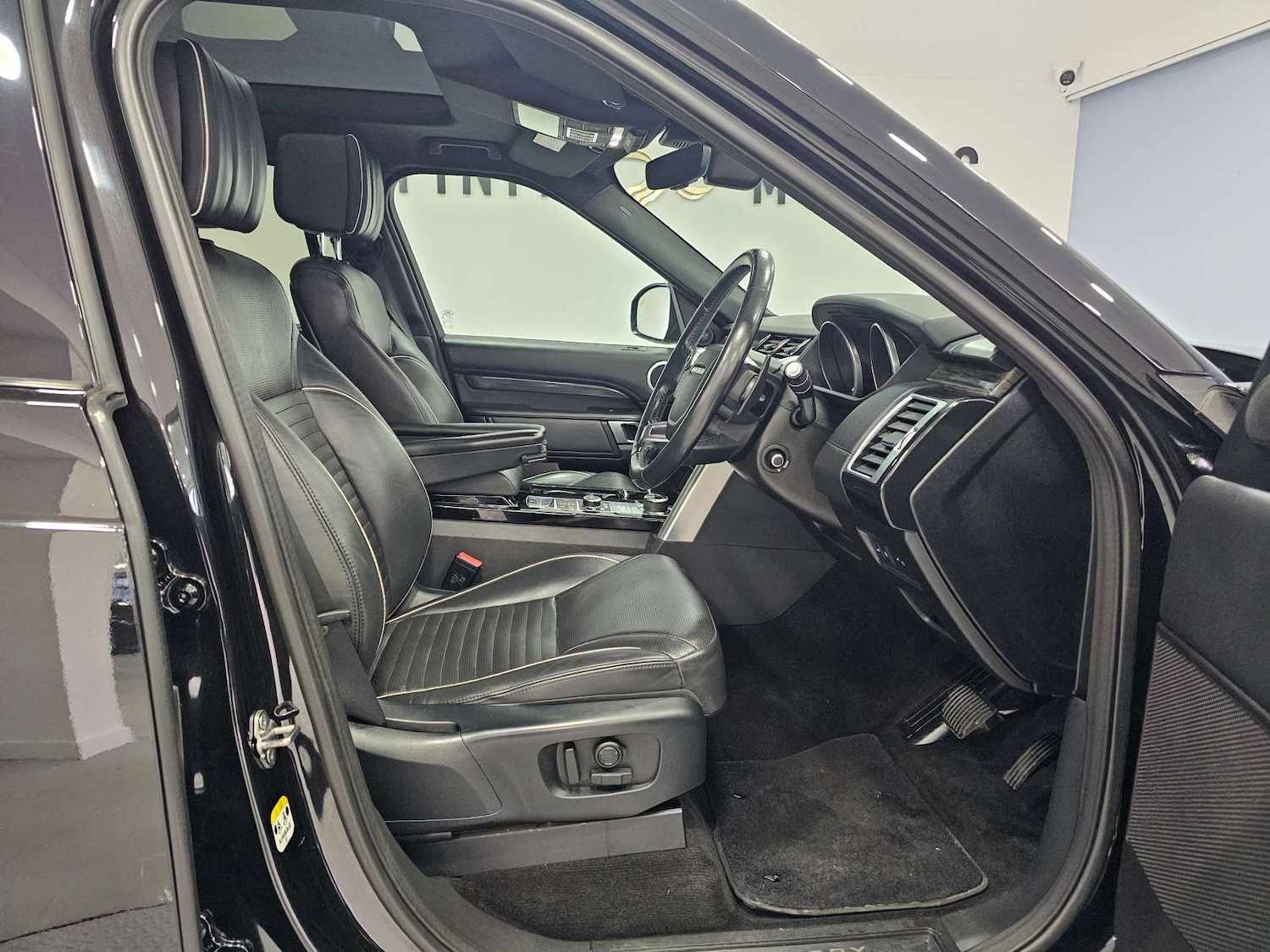 Used Land Rover Discovery 2017 for sale - 78097408: Photo 5