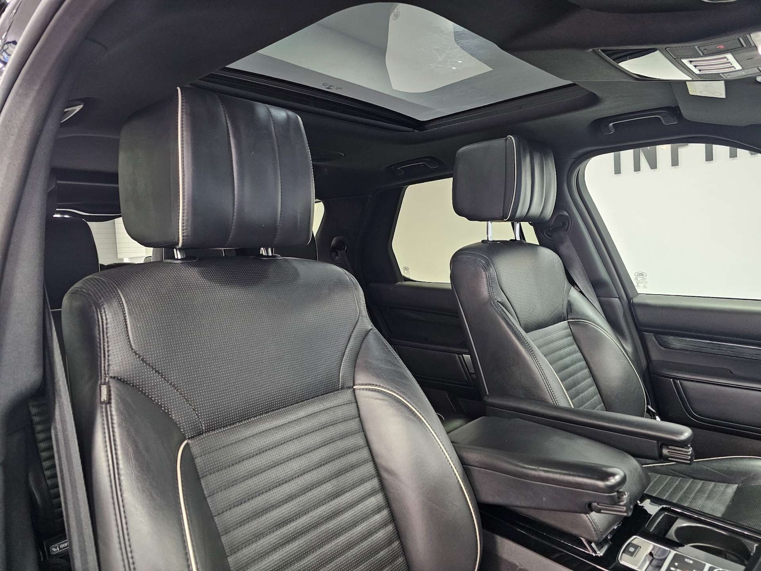 Used Land Rover Discovery 2017 for sale - 78097408: Photo 50