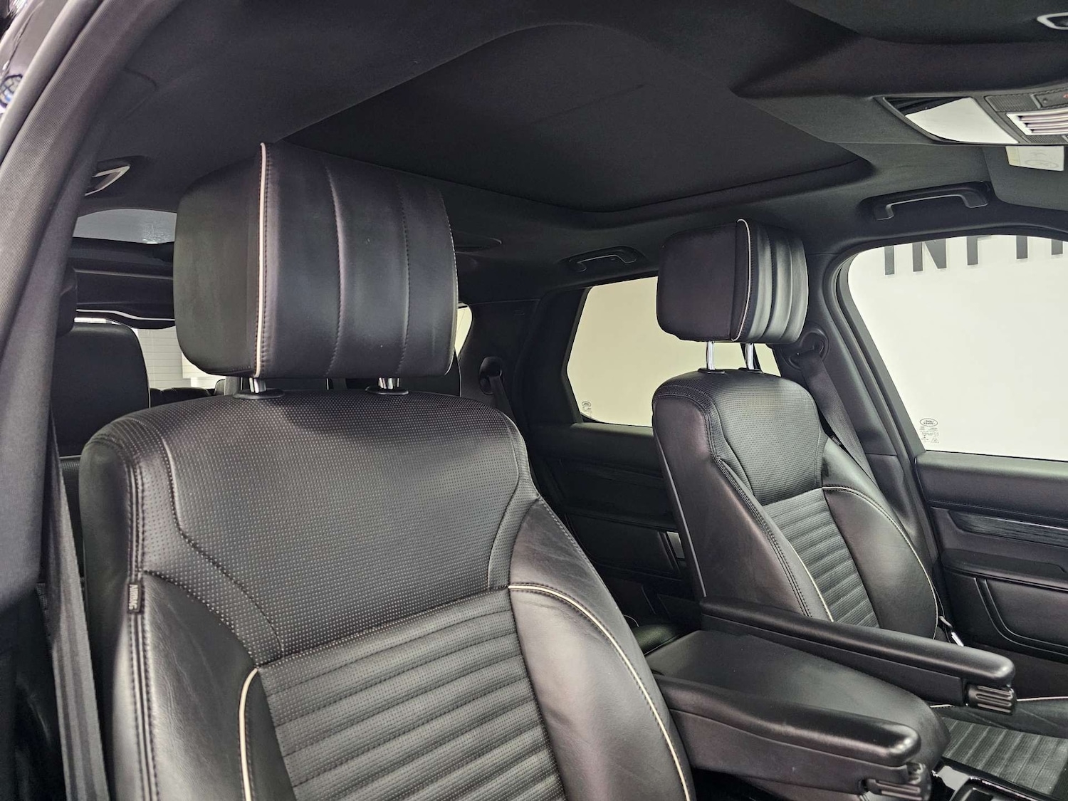 Used Land Rover Discovery 2017 for sale - 78097408: Photo 51