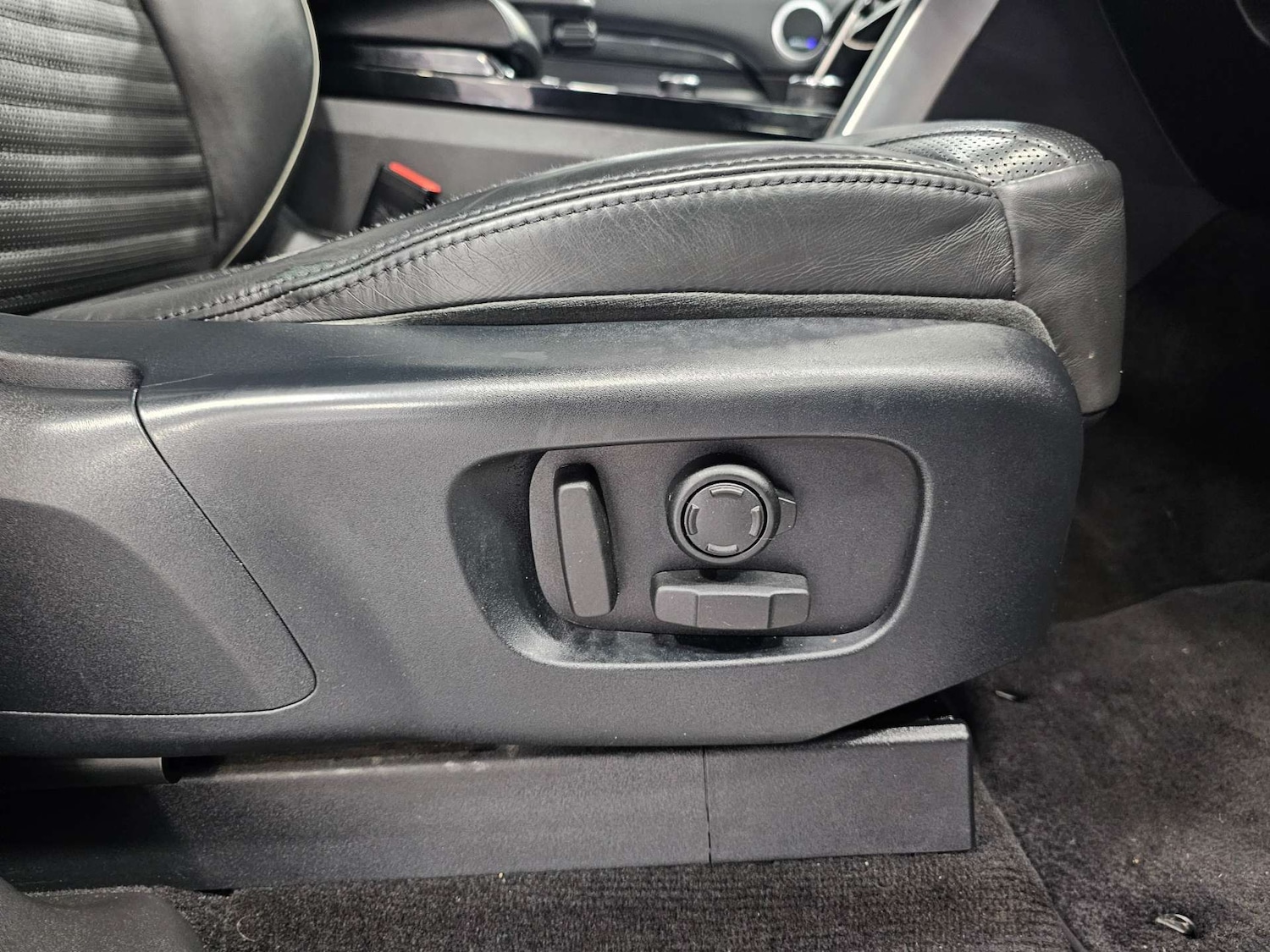 Used Land Rover Discovery 2017 for sale - 78097408: Photo 52