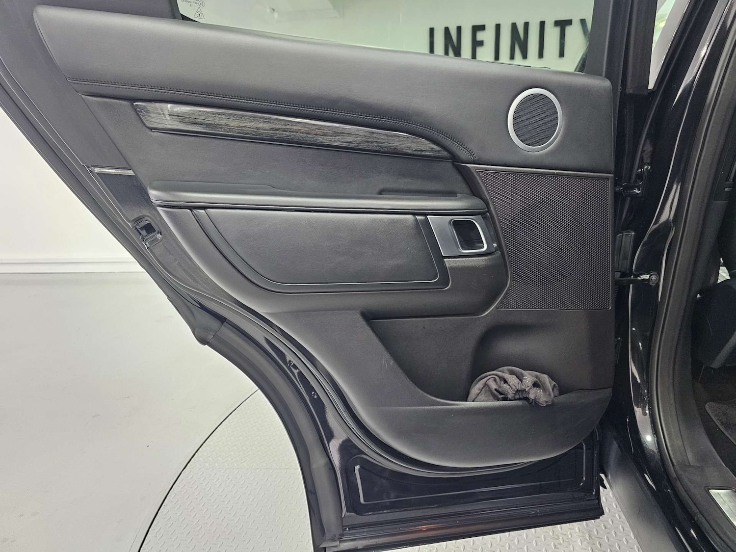 Used Land Rover Discovery 2017 for sale - 78097408: Photo 87