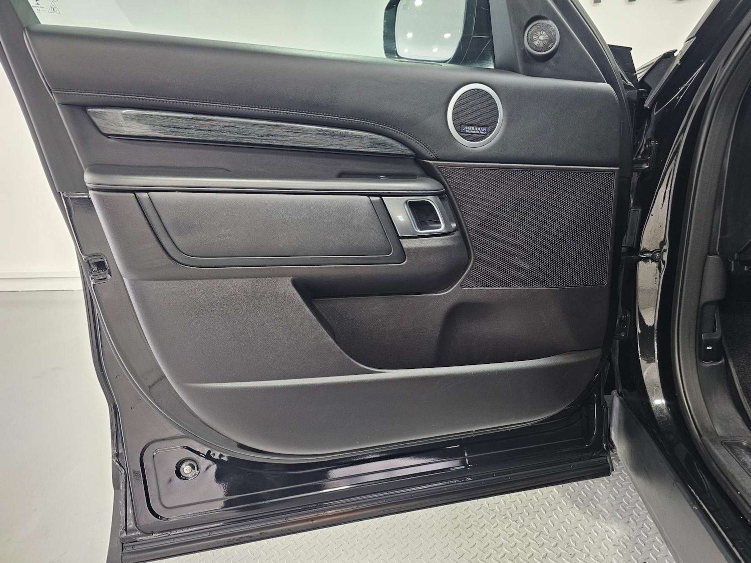 Used Land Rover Discovery 2017 for sale - 78097408: Photo 92