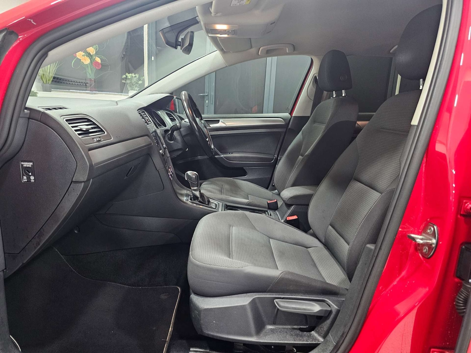 Used Volkswagen Golf 2017 for sale - 77137433: Photo 88