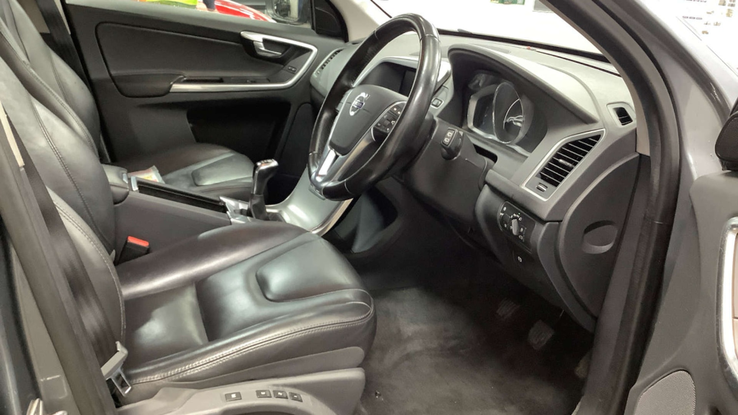 Used Volvo XC60 2017 for sale - 76972479: Photo 11